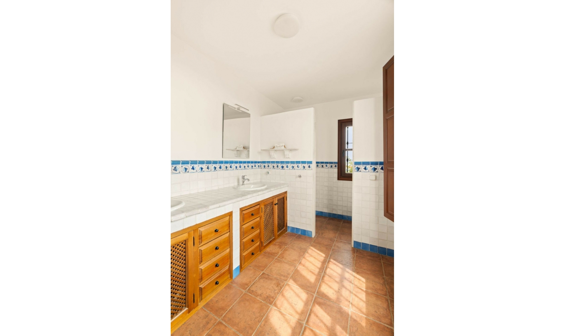 Resale - House -
La Duquesa