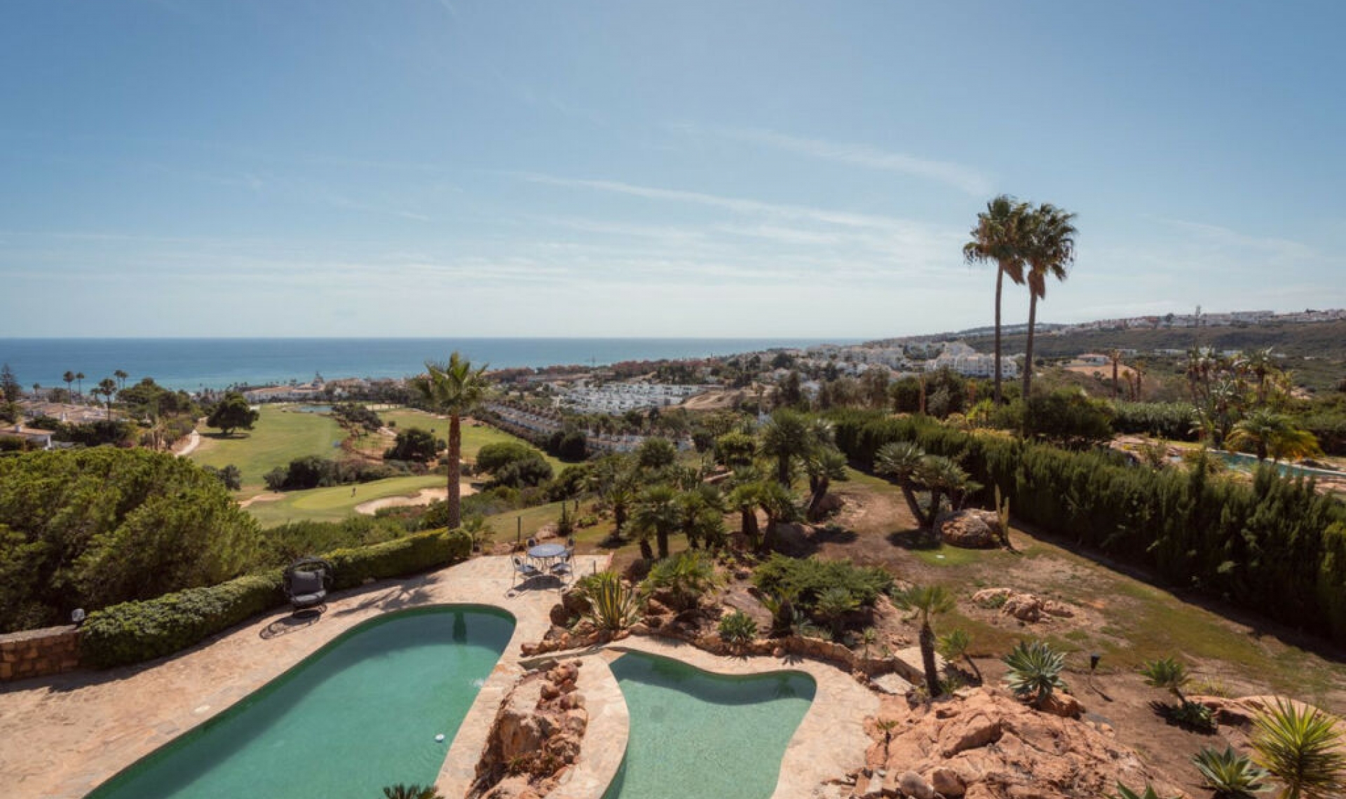 Resale - House -
La Duquesa