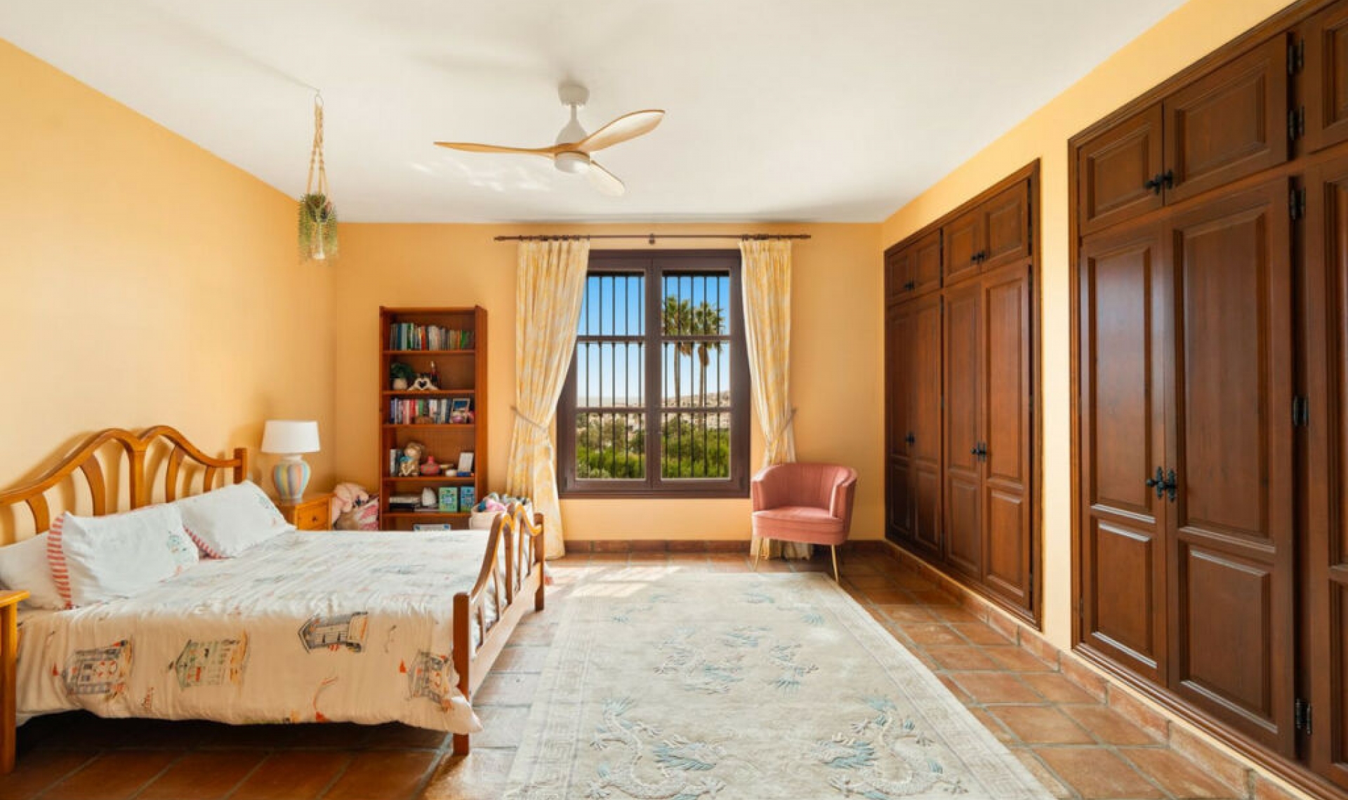 Resale - House -
La Duquesa