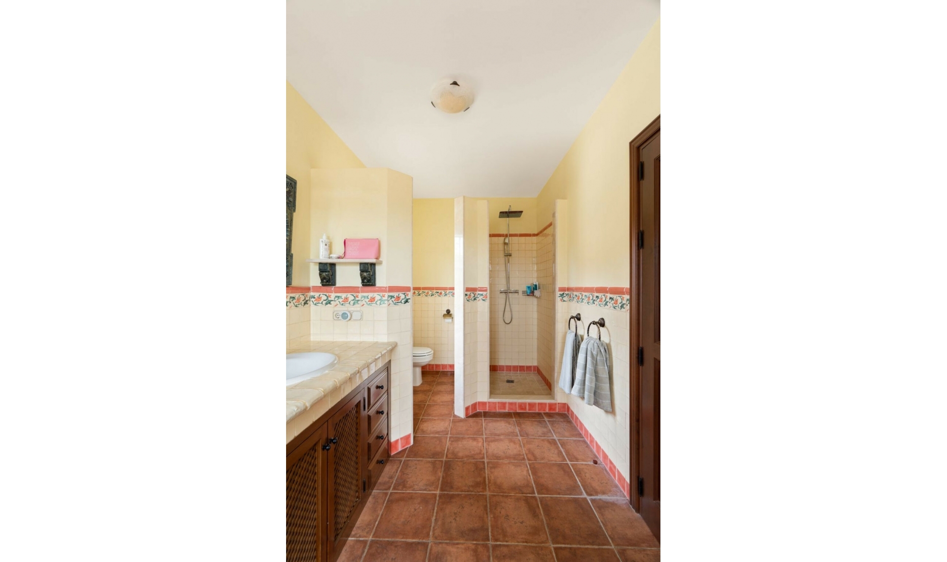 Resale - House -
La Duquesa