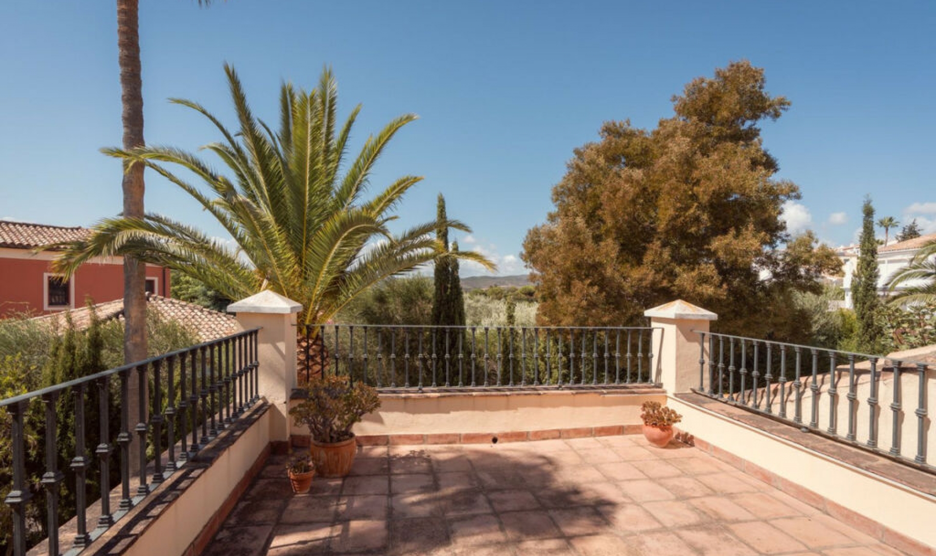 Resale - House -
La Duquesa