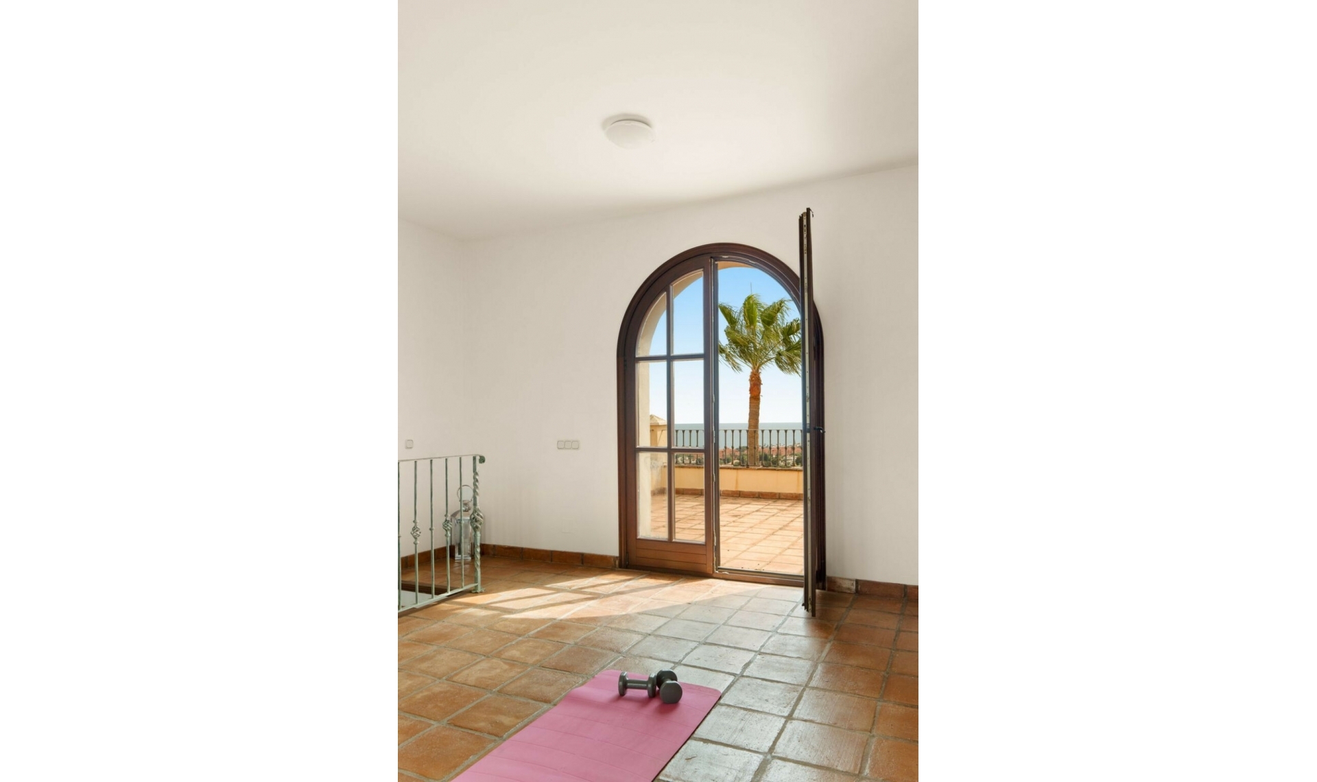 Resale - House -
La Duquesa