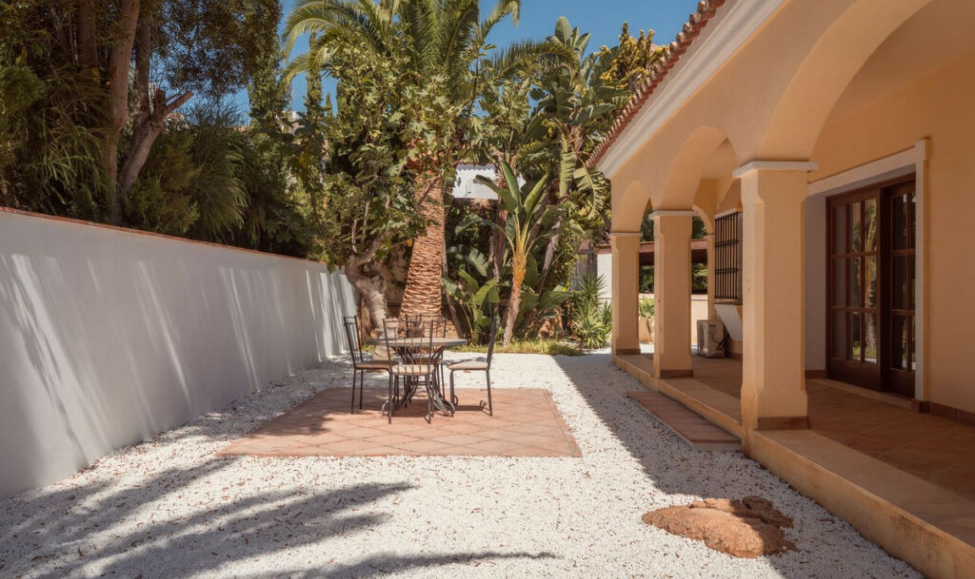 Resale - House -
La Duquesa