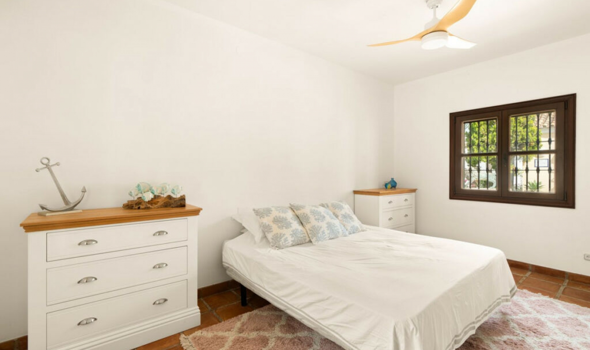 Resale - House -
La Duquesa