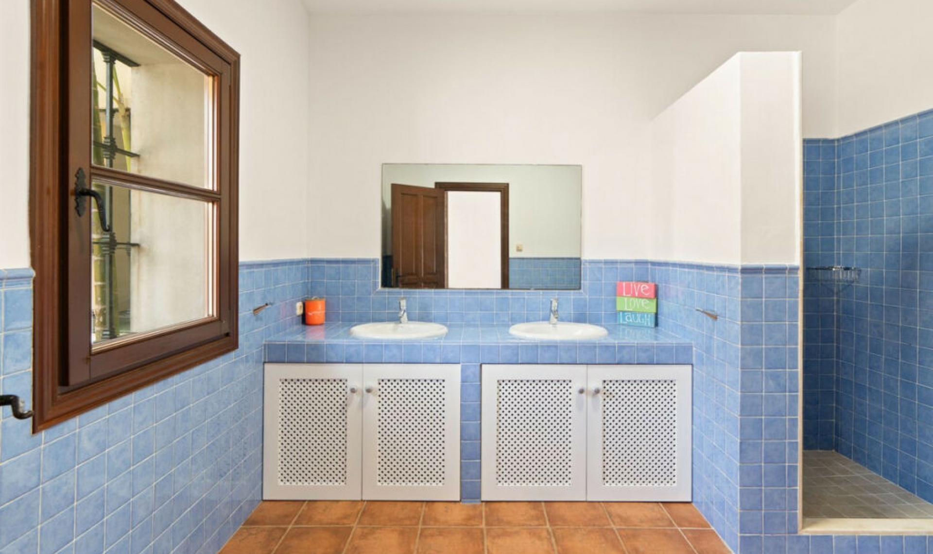 Resale - House -
La Duquesa