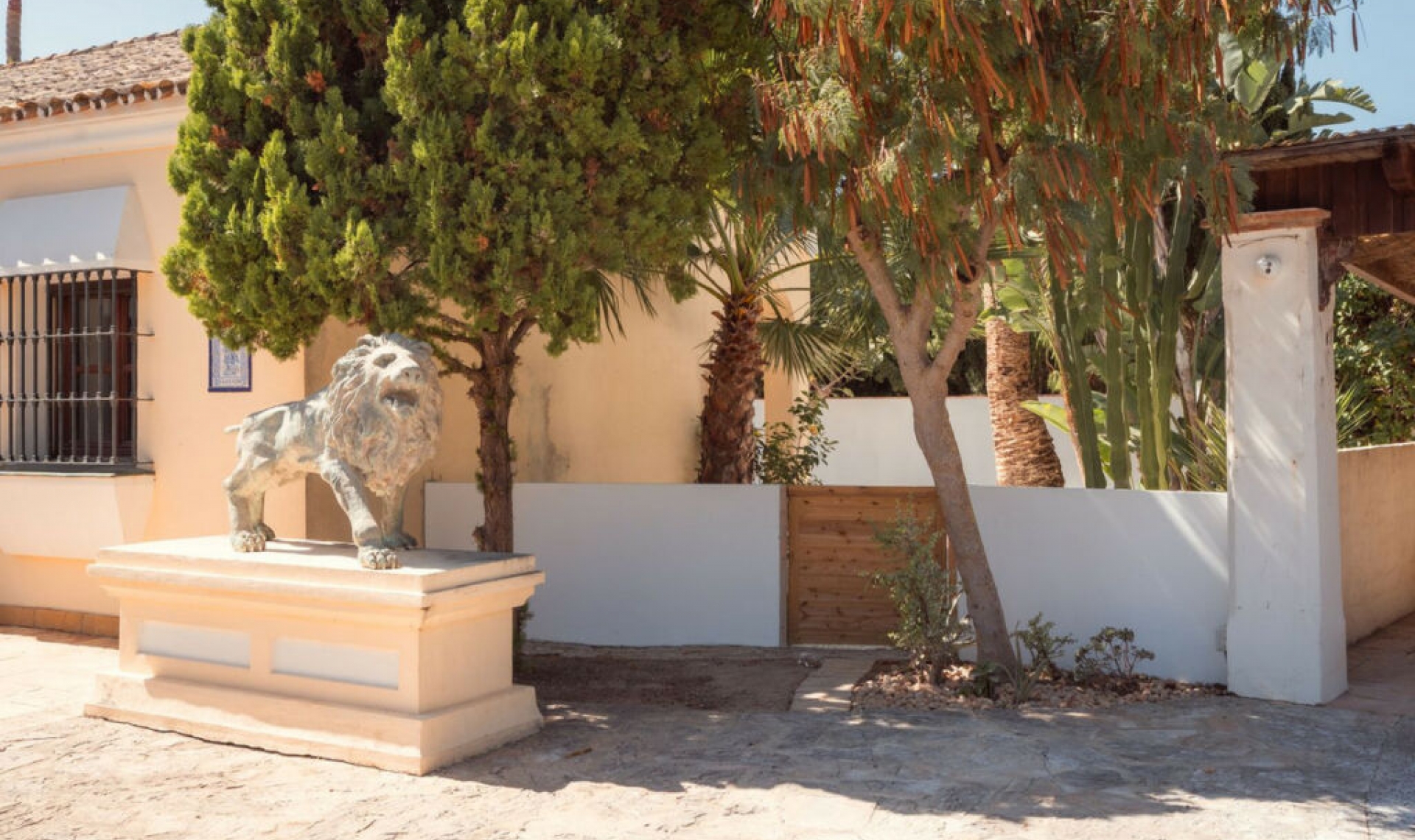 Resale - House -
La Duquesa