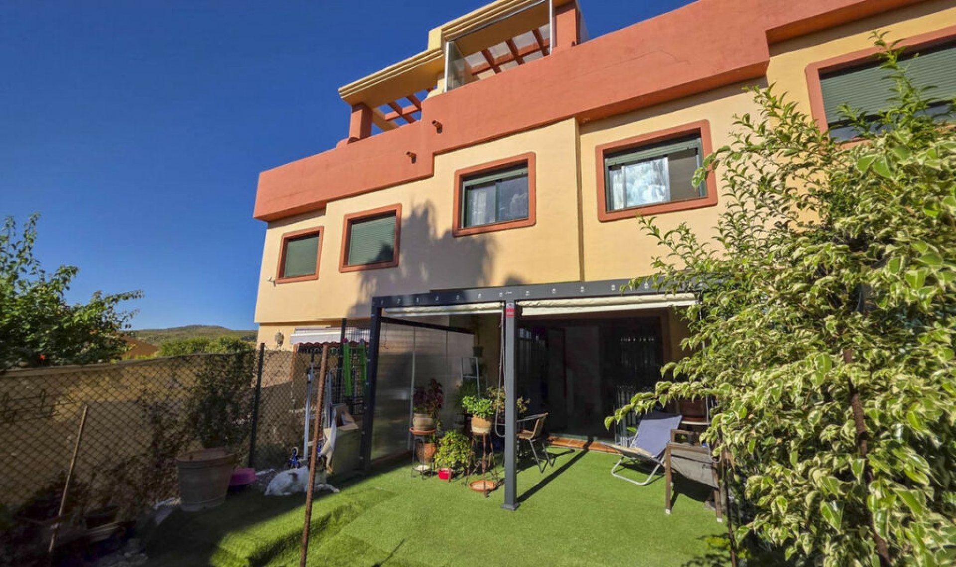 Resale - House -
La Duquesa