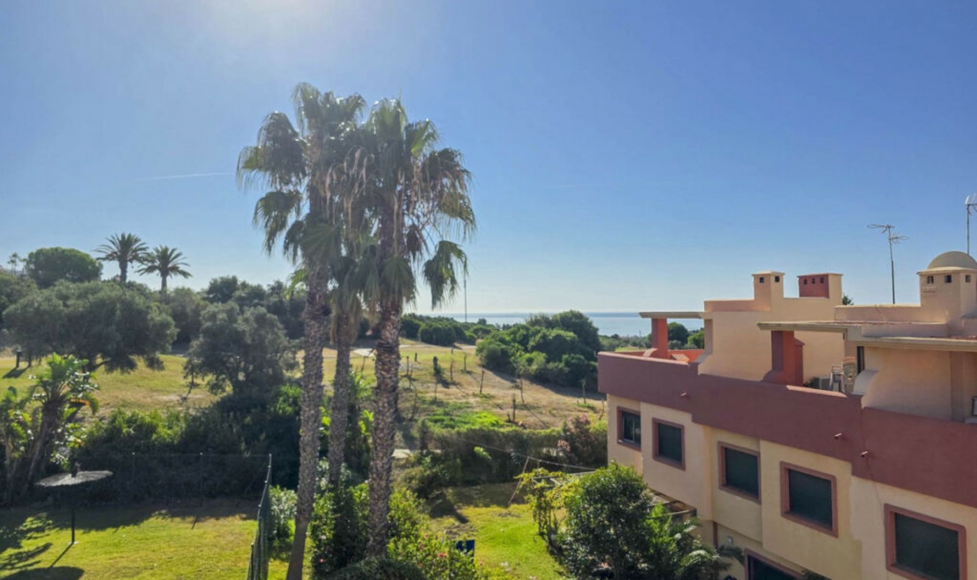 Resale - House -
La Duquesa