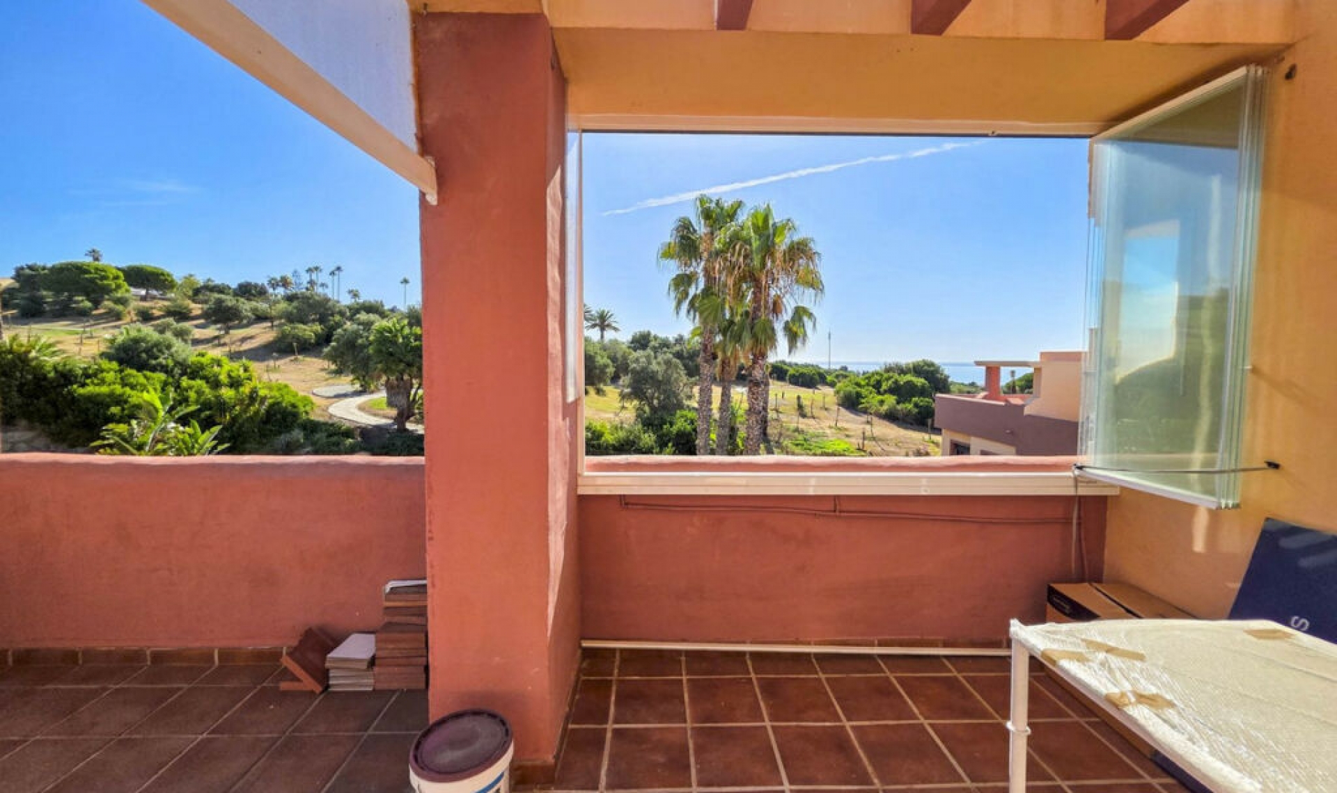 Resale - House -
La Duquesa