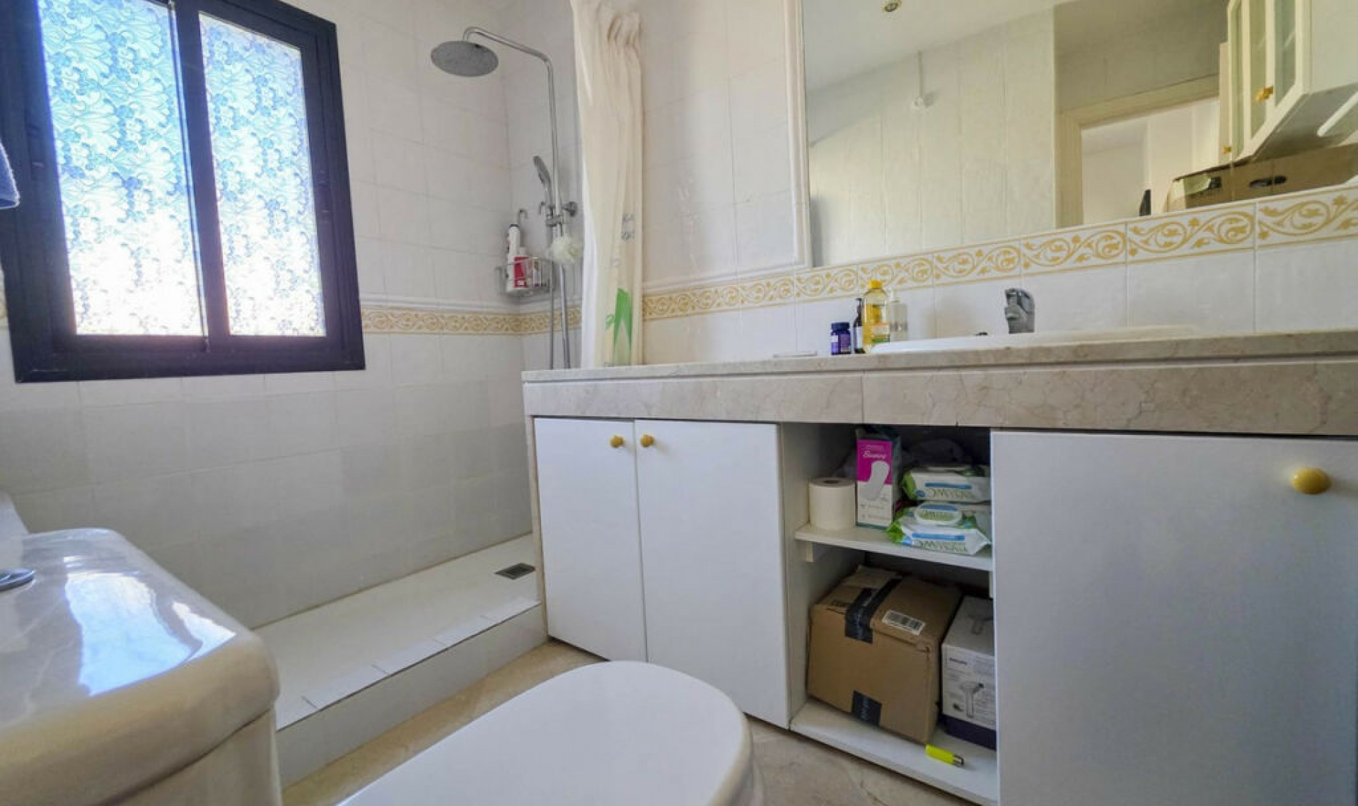 Resale - House -
La Duquesa