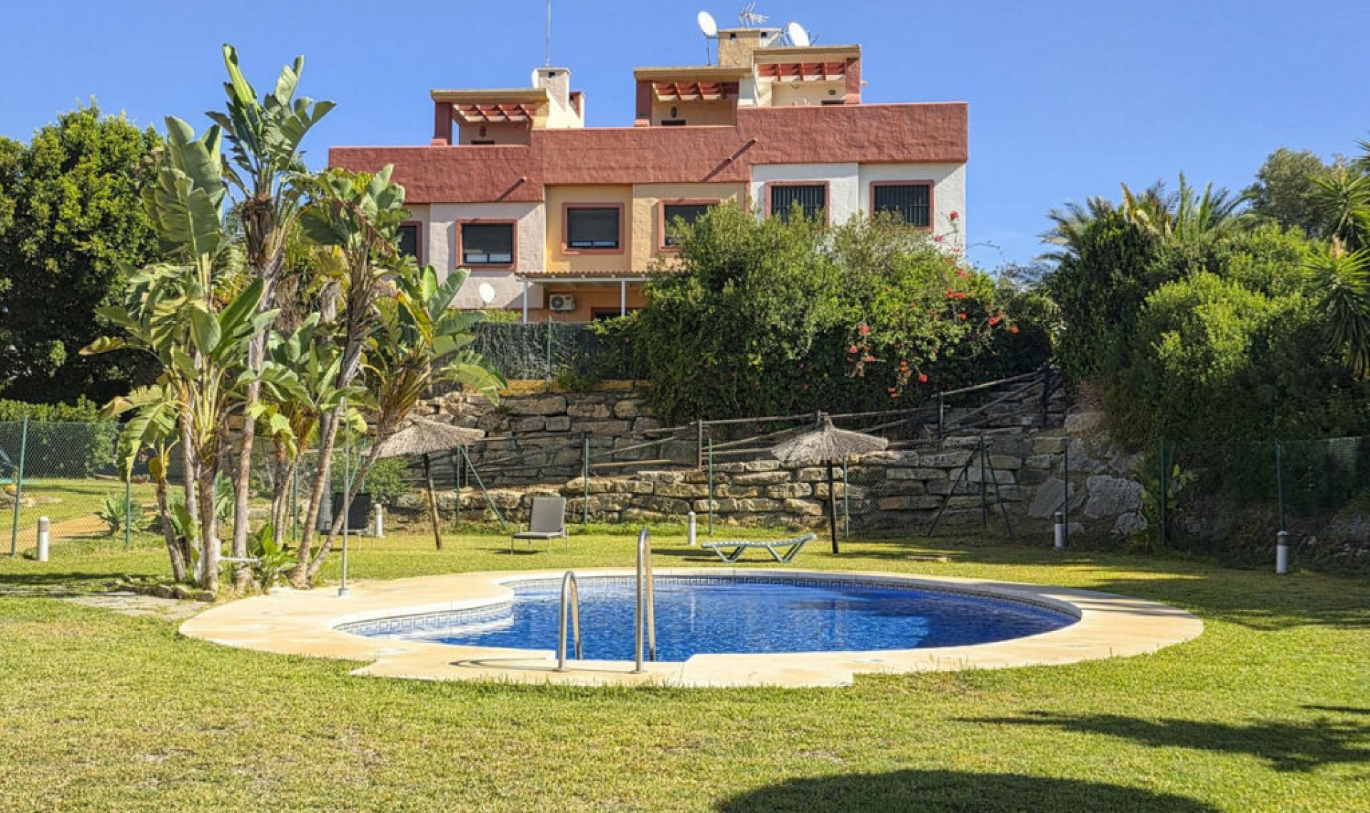 Resale - House -
La Duquesa
