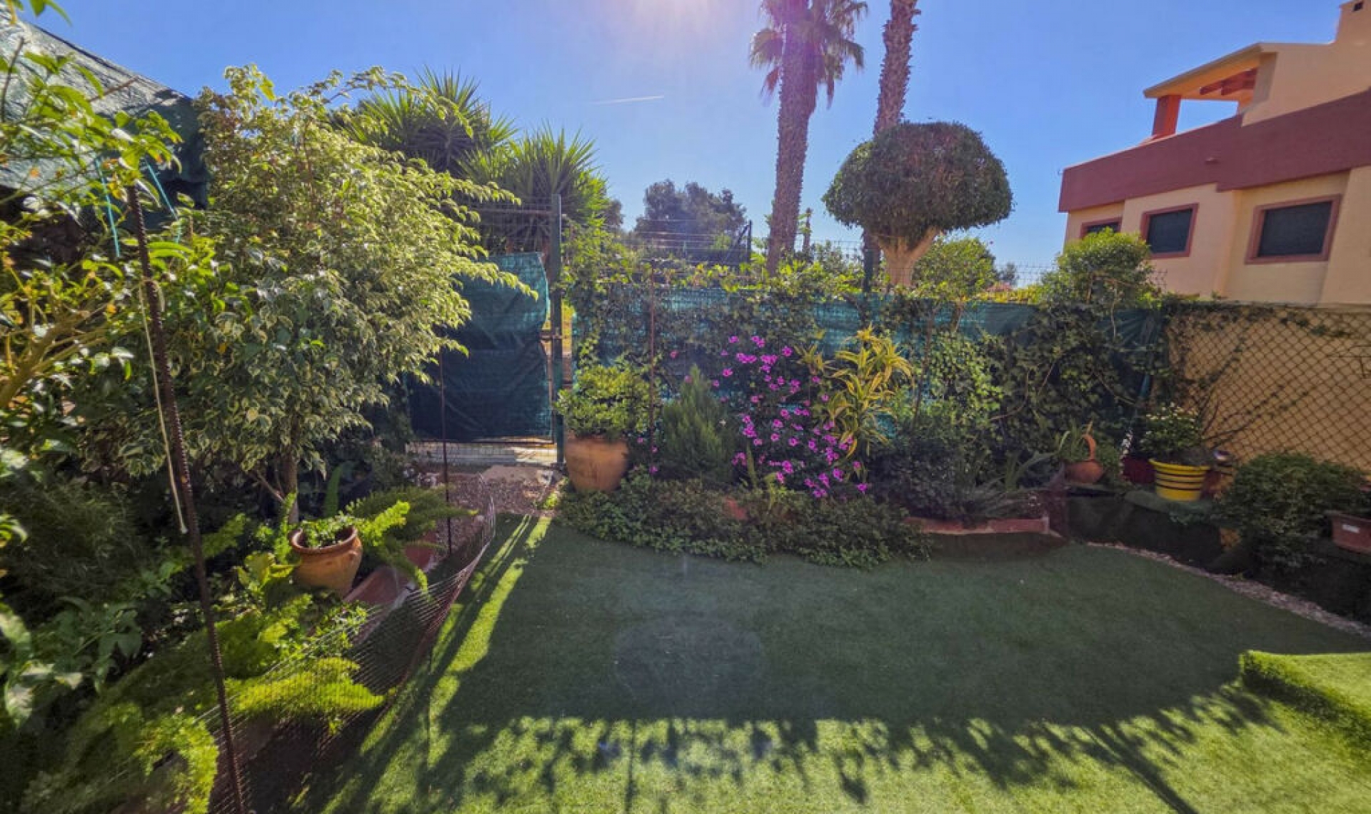 Resale - House -
La Duquesa