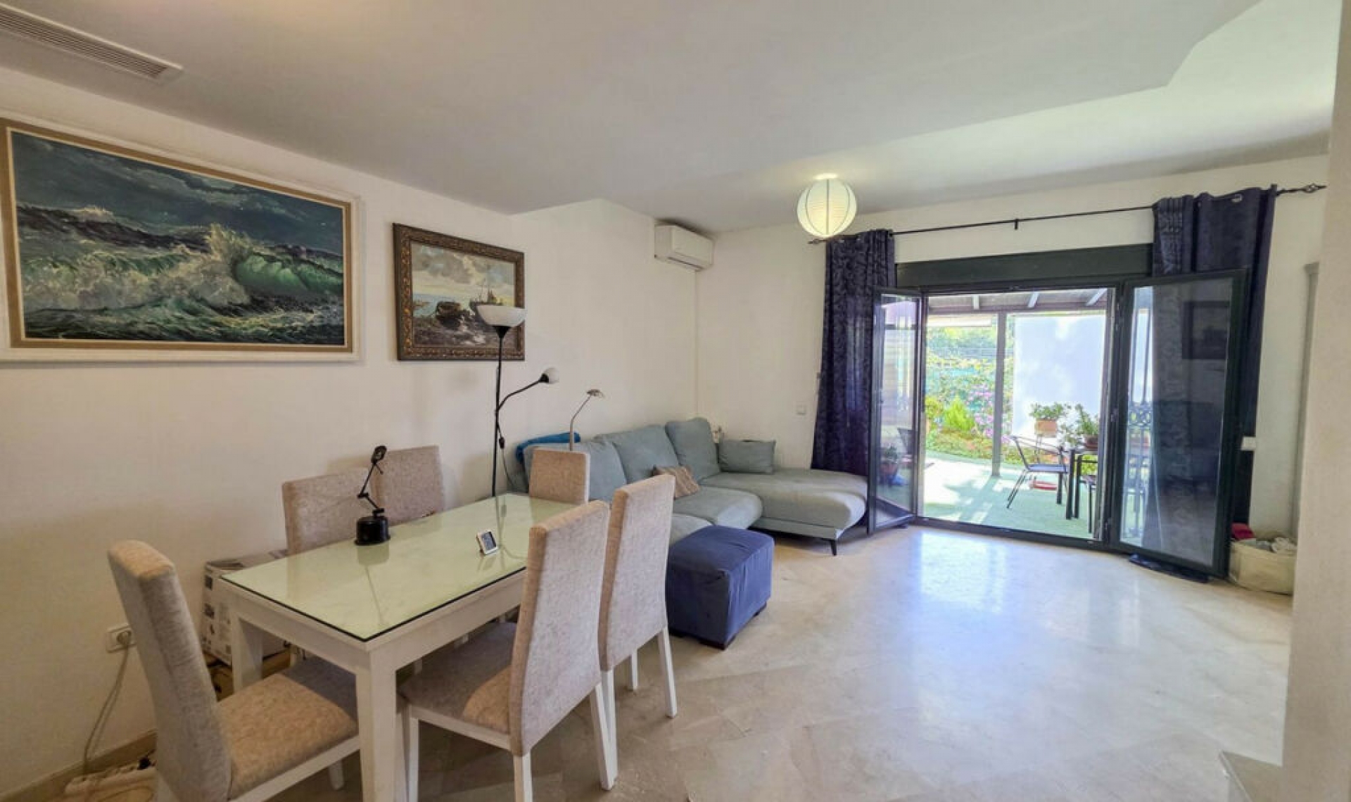 Resale - House -
La Duquesa