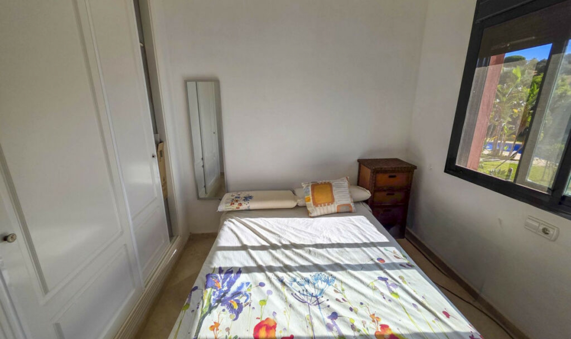 Resale - House -
La Duquesa