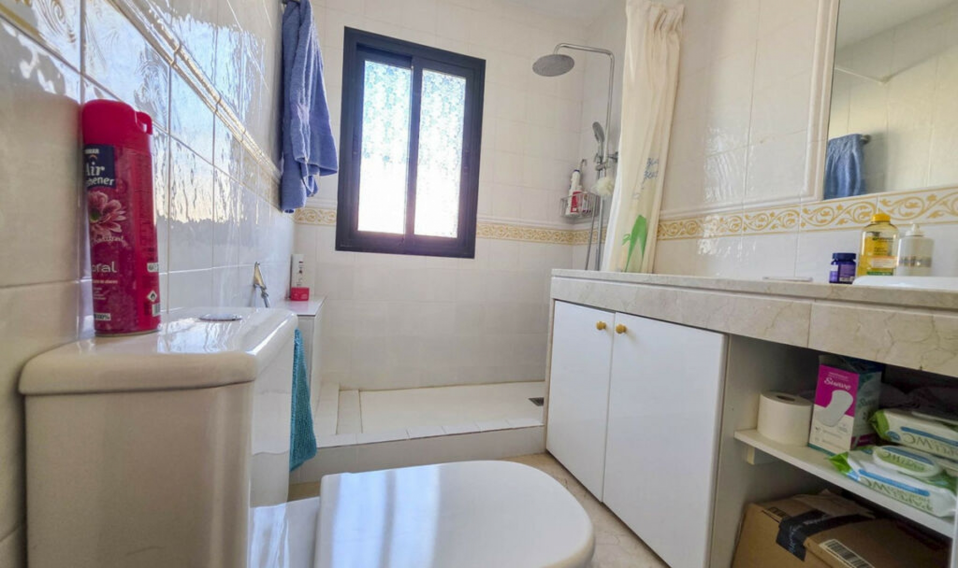 Resale - House -
La Duquesa