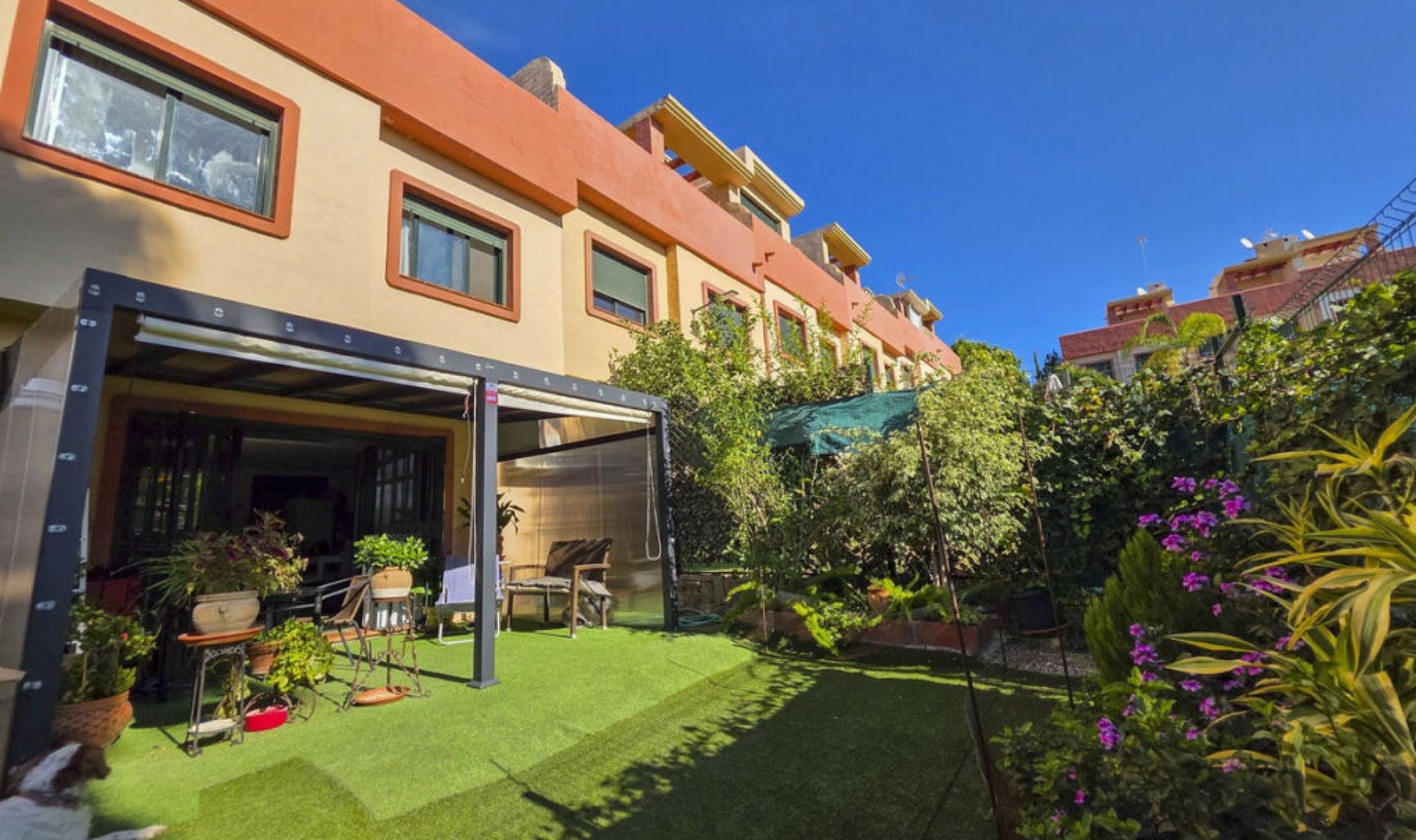 Resale - House -
La Duquesa