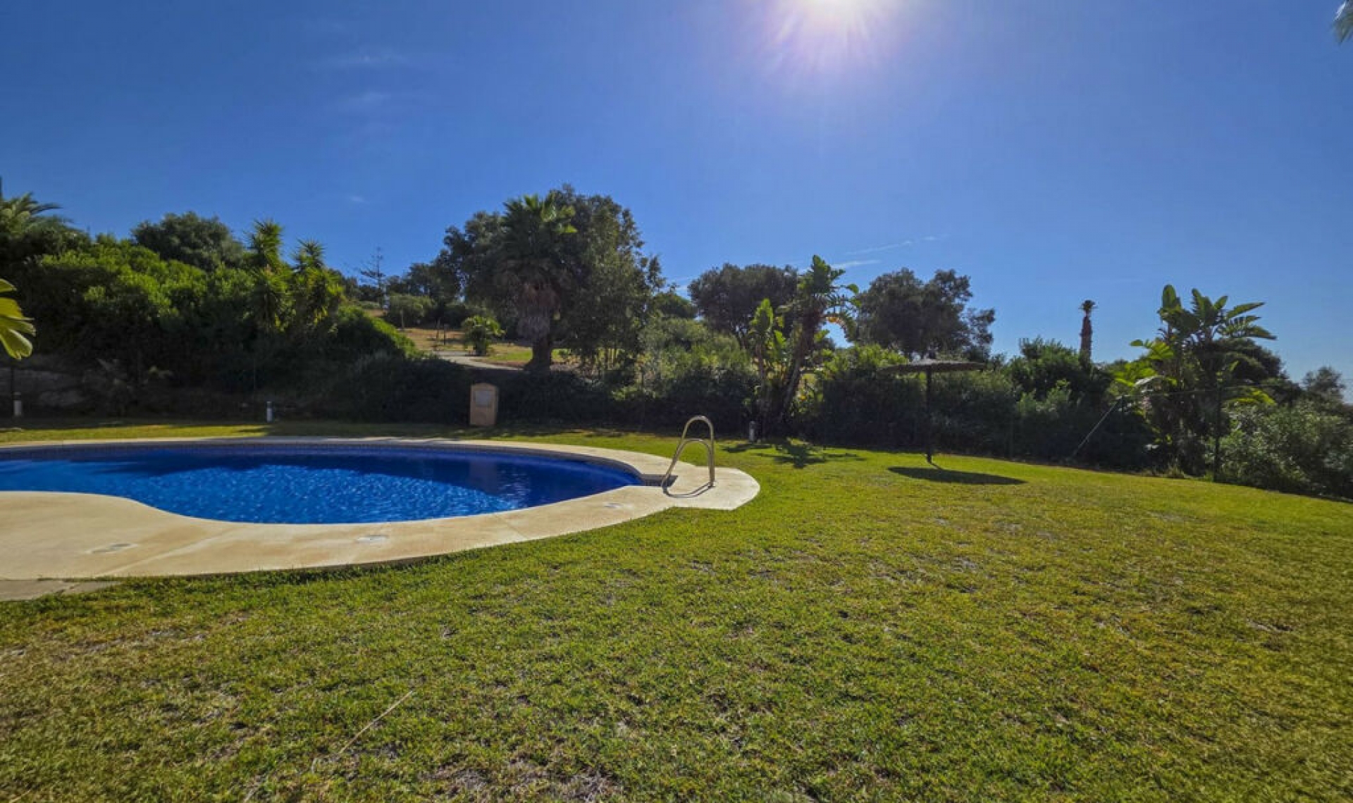 Resale - House -
La Duquesa