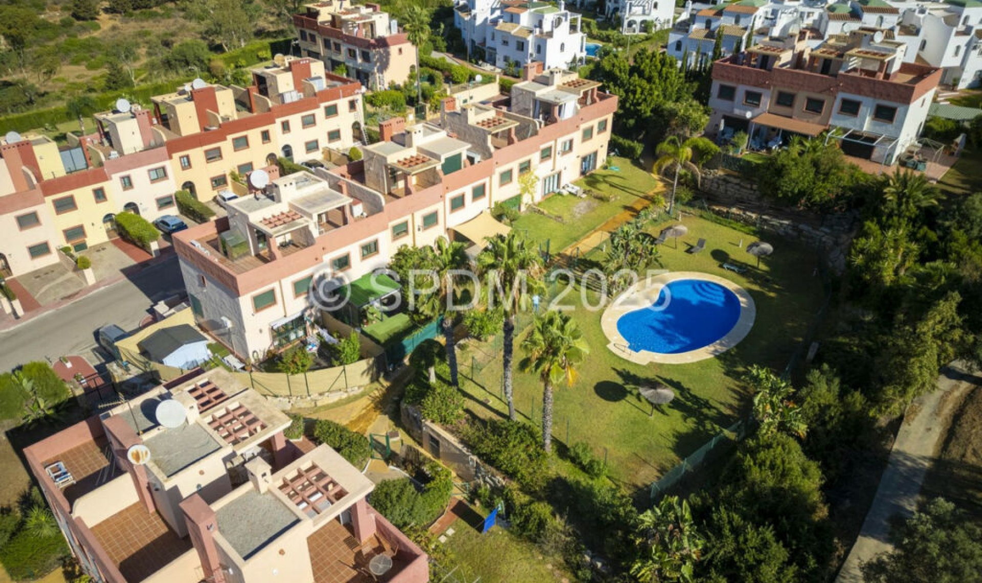 Resale - House -
La Duquesa