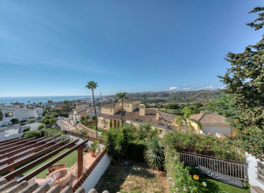 Resale - House -
La Duquesa