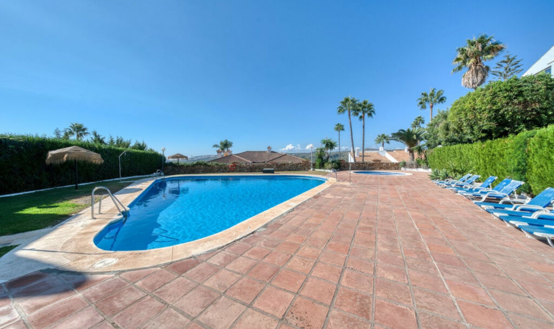 Resale - House -
La Duquesa