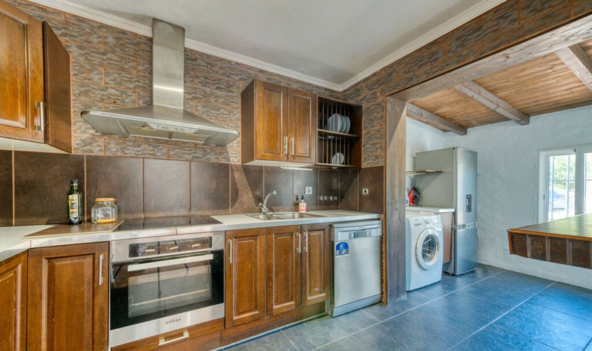 Resale - House -
La Duquesa