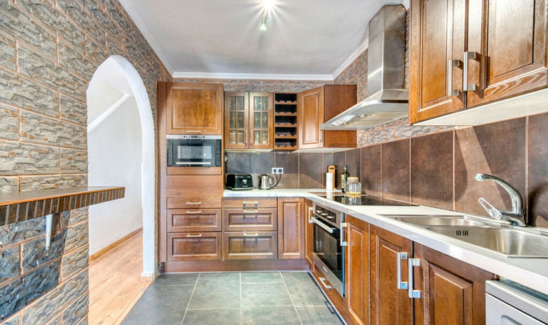 Resale - House -
La Duquesa