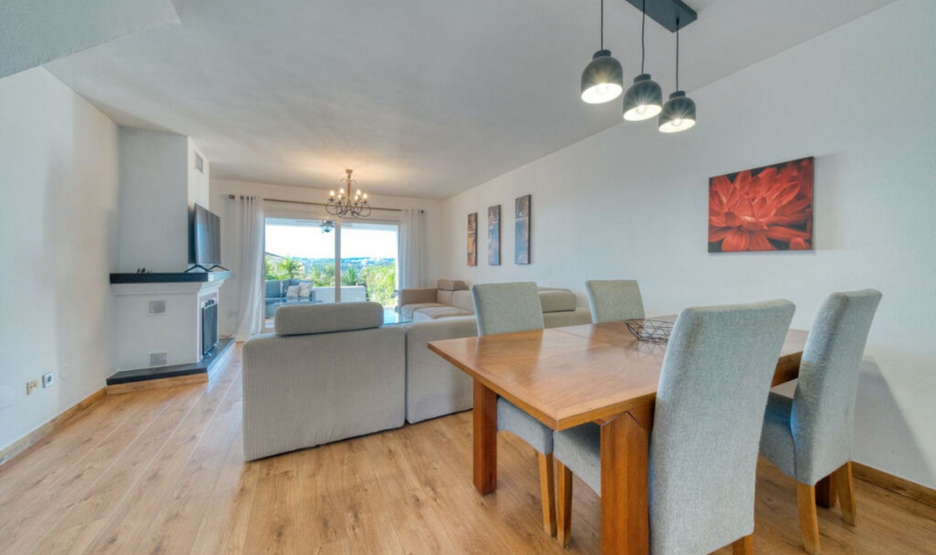 Resale - House -
La Duquesa