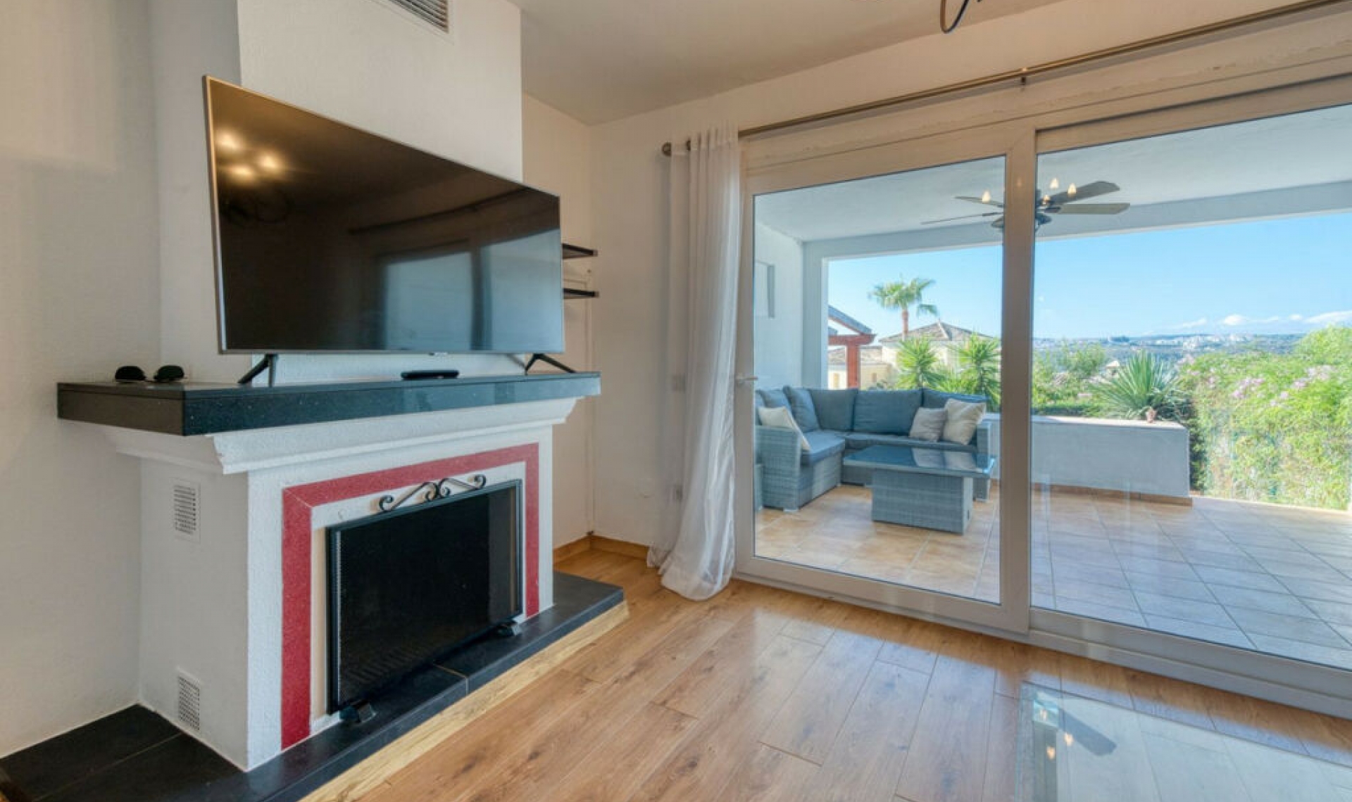 Resale - House -
La Duquesa