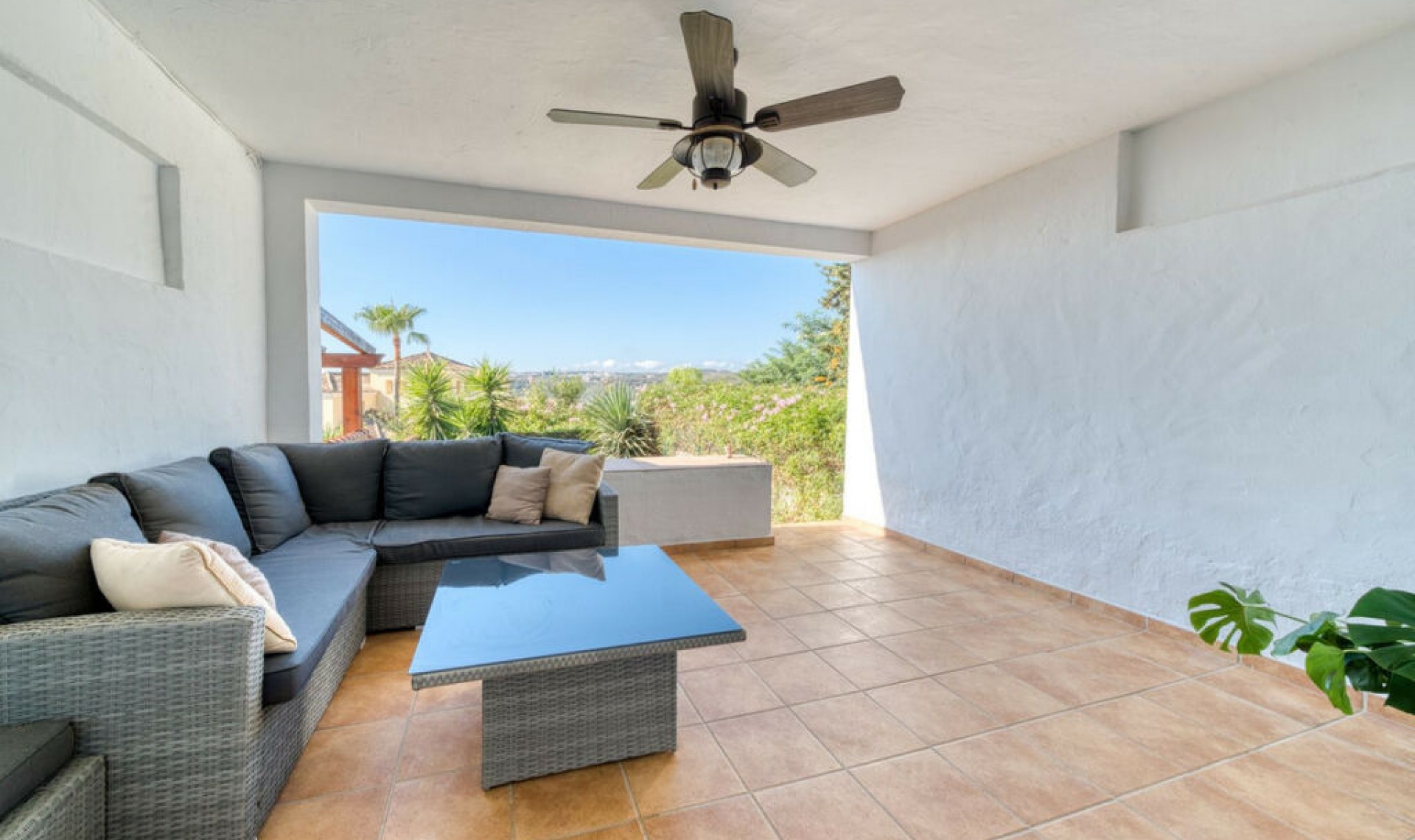 Resale - House -
La Duquesa