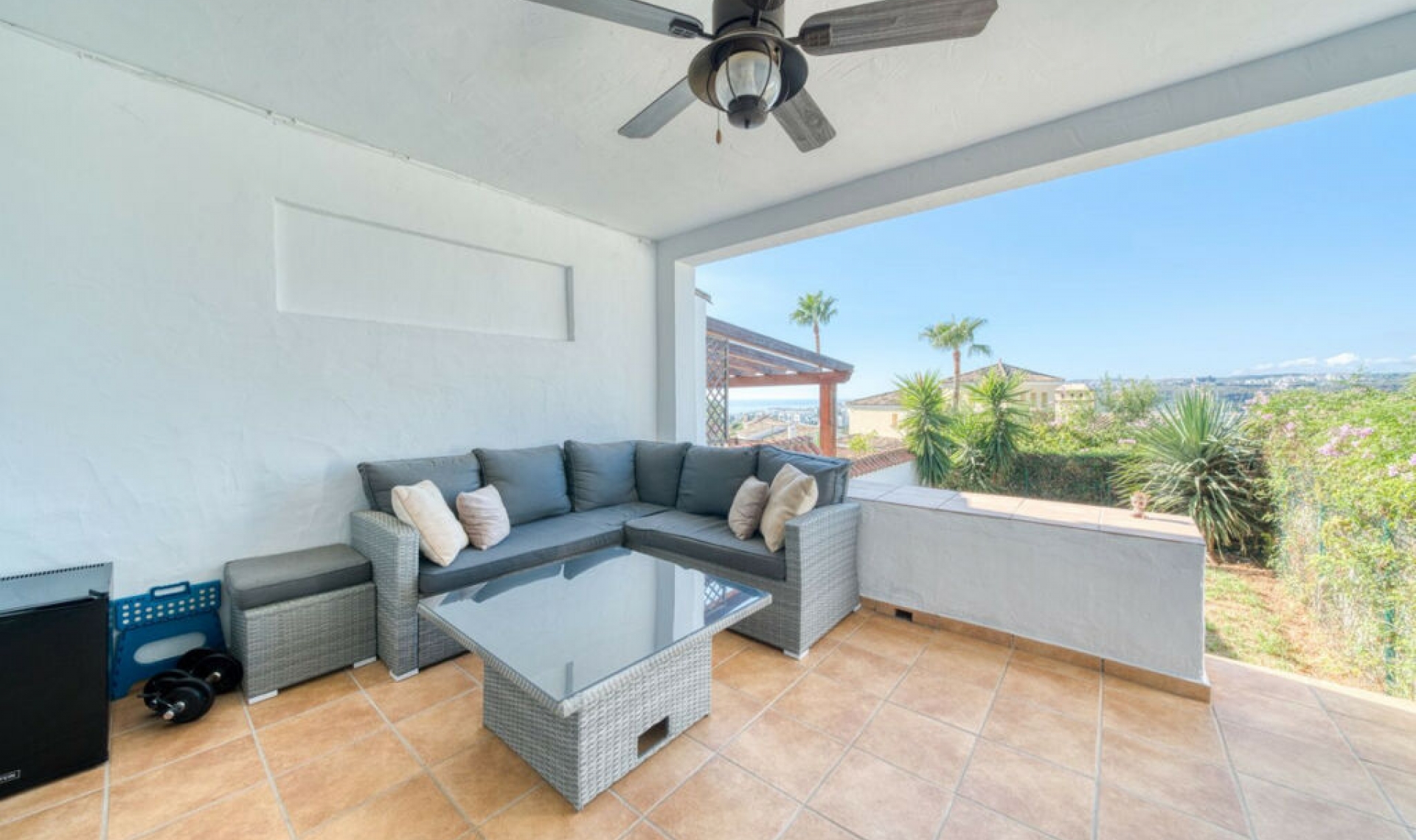 Resale - House -
La Duquesa