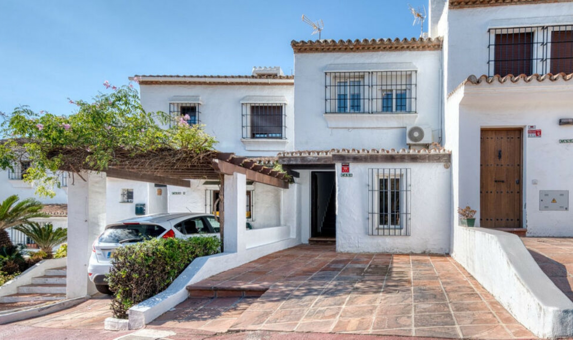 Resale - House -
La Duquesa