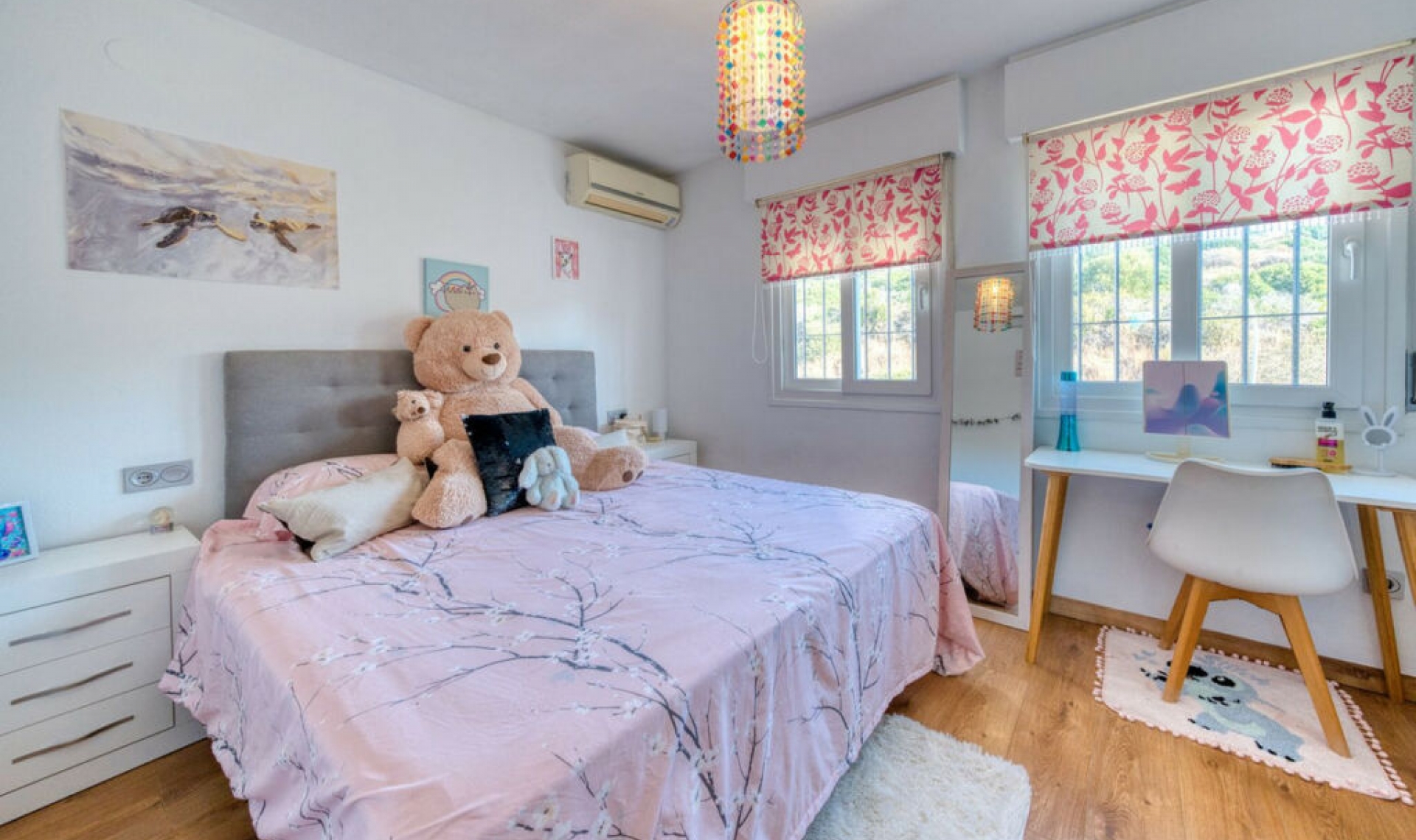 Resale - House -
La Duquesa