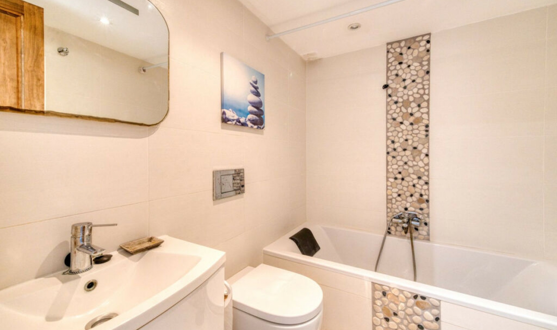 Resale - House -
La Duquesa