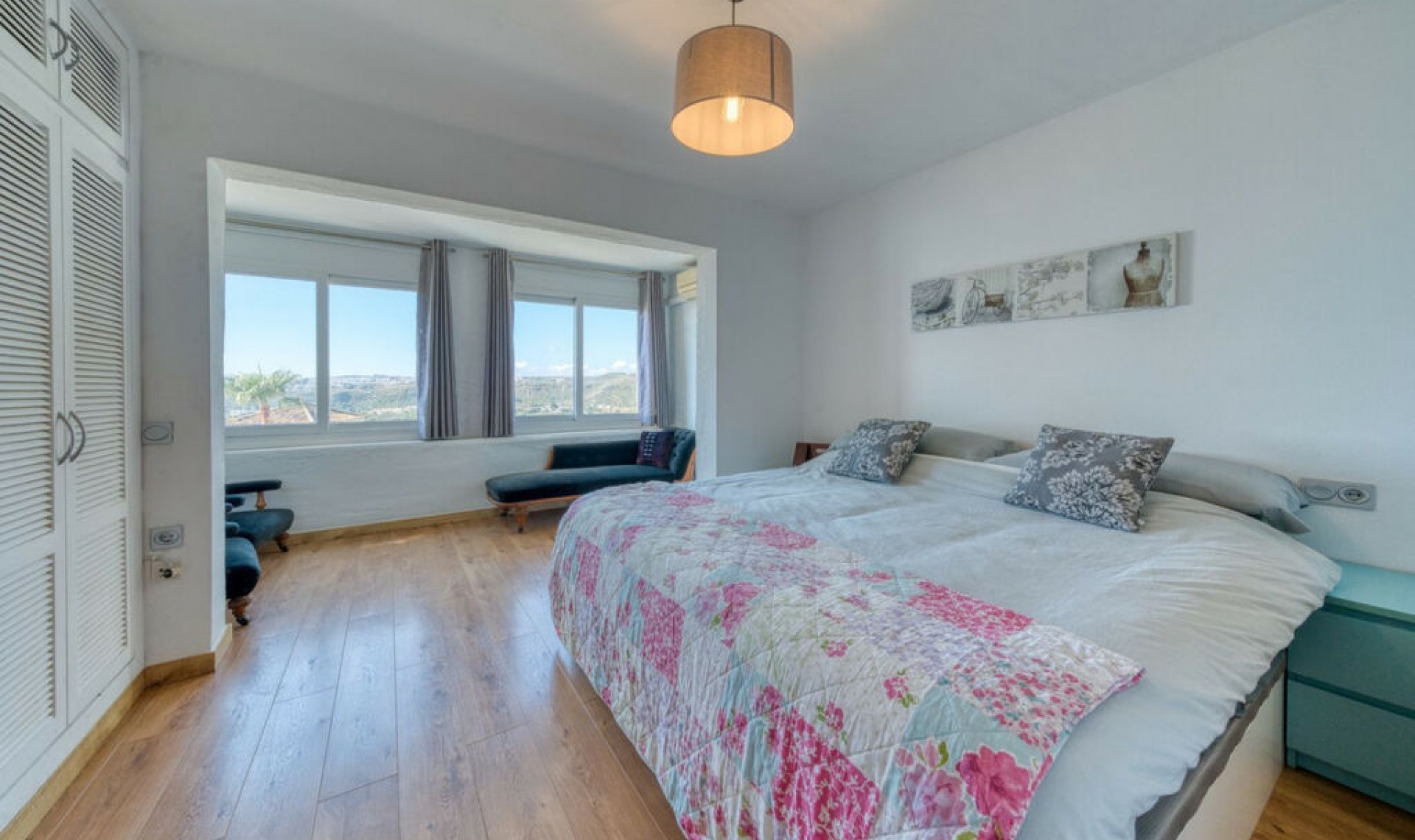 Resale - House -
La Duquesa