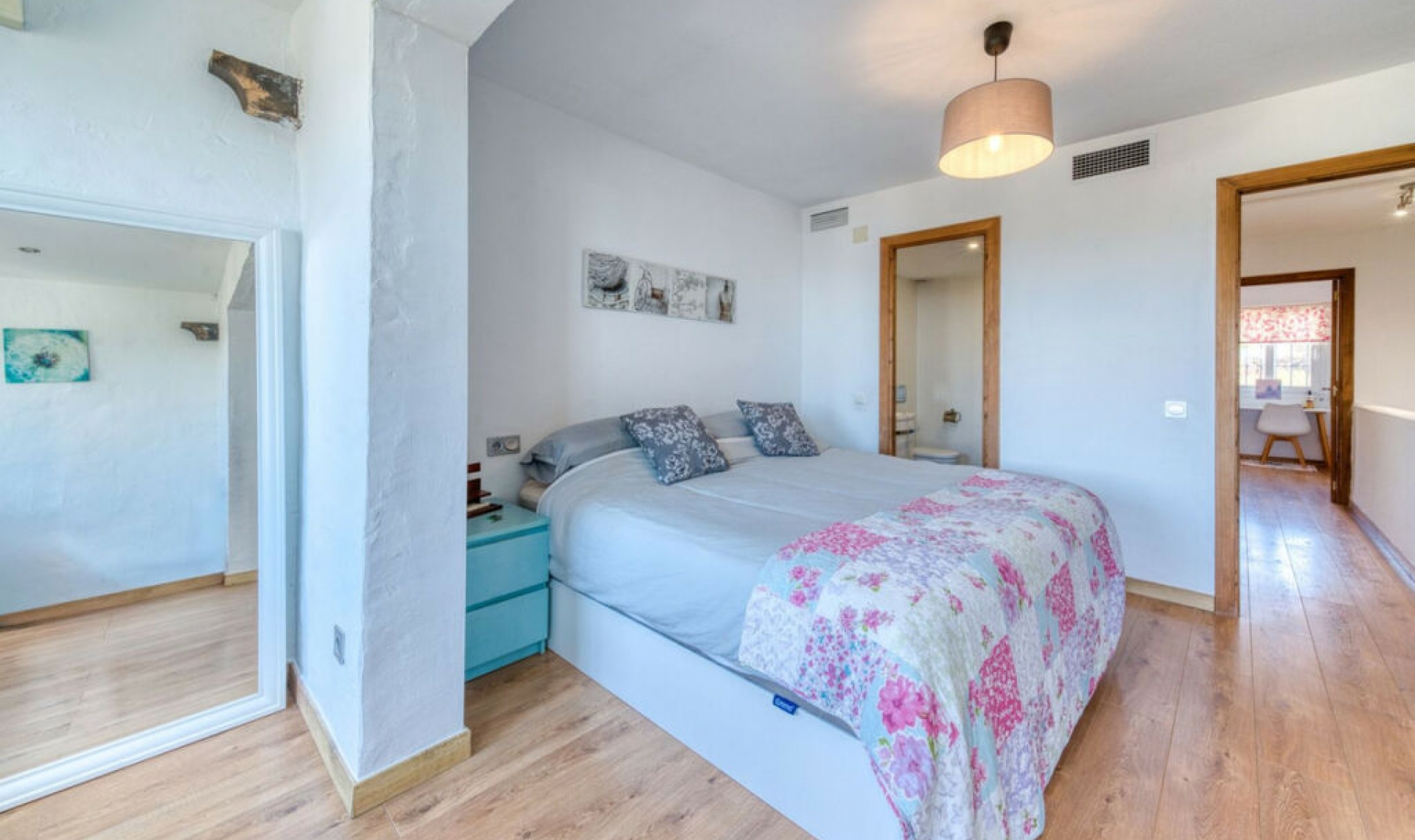 Resale - House -
La Duquesa