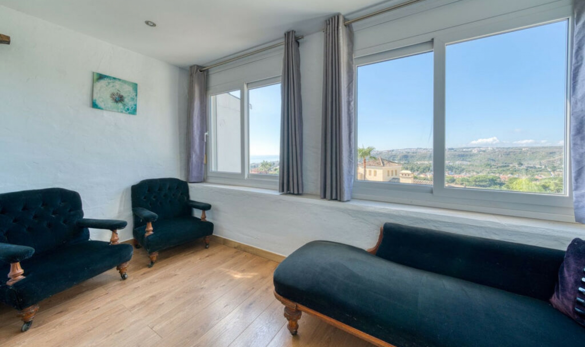 Resale - House -
La Duquesa