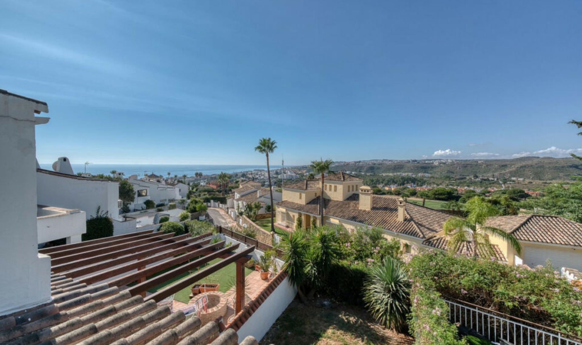 Resale - House -
La Duquesa