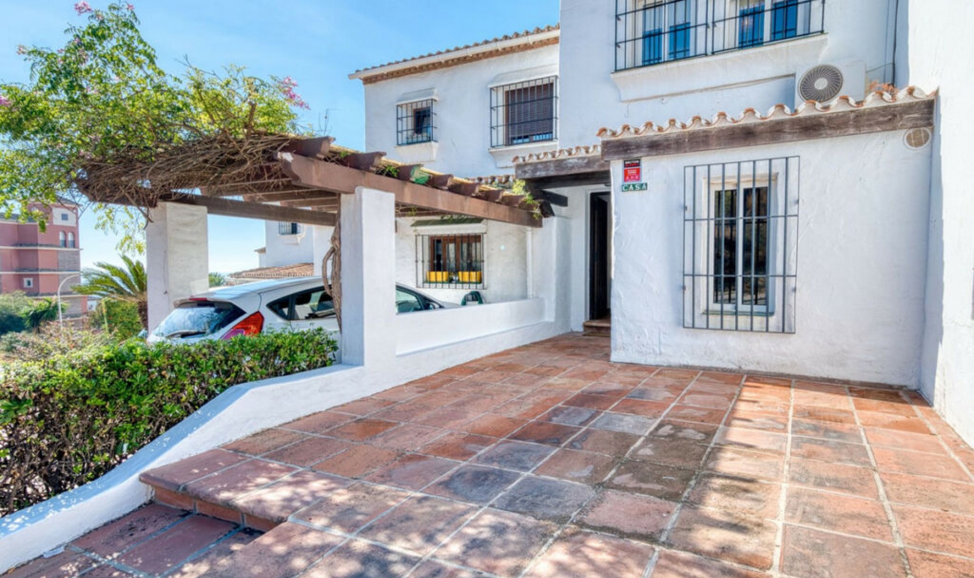 Resale - House -
La Duquesa