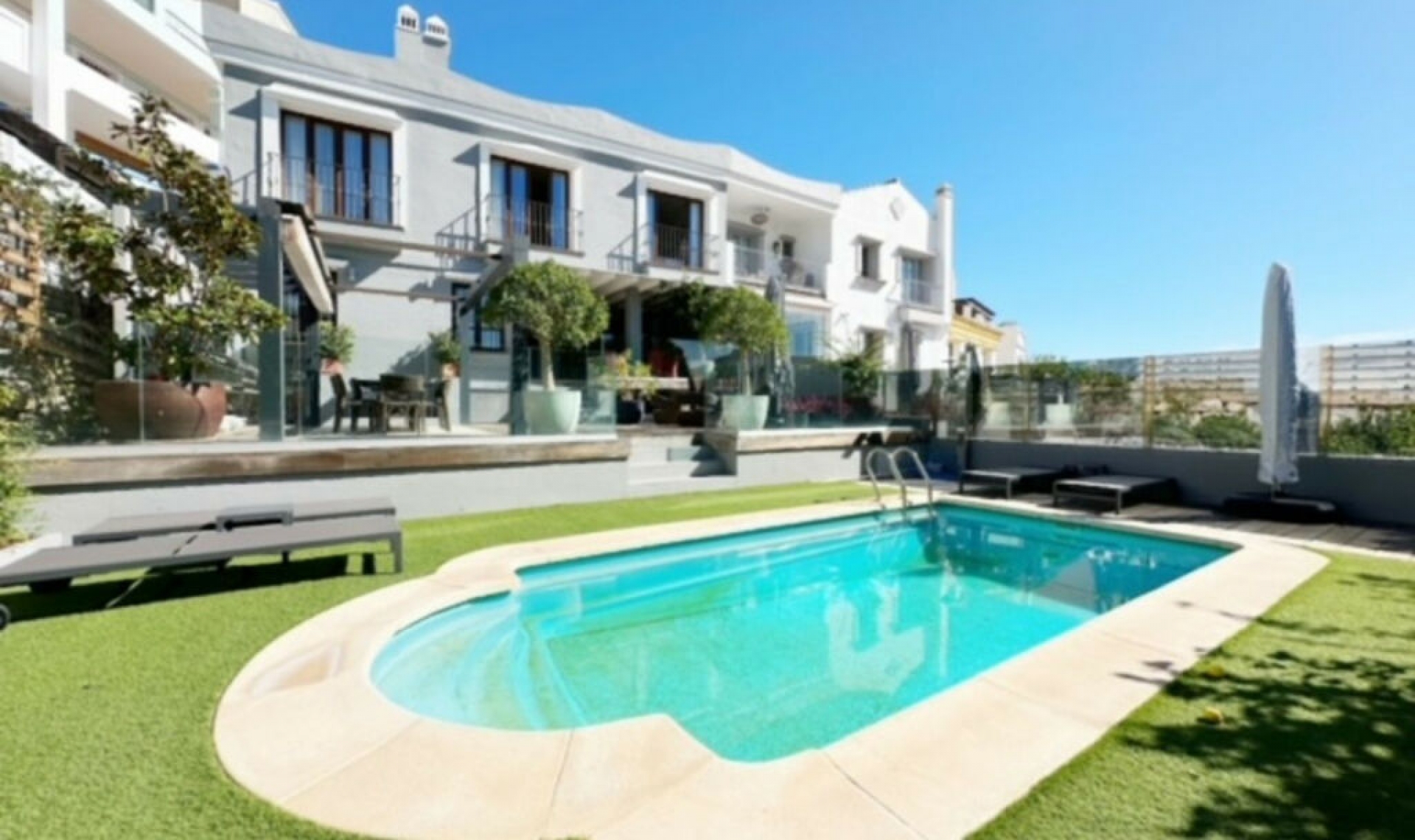 Resale - House -
La Heredia