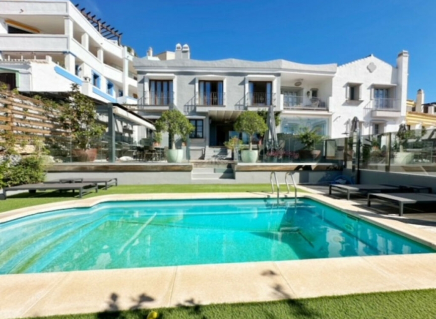 Resale - House -
La Heredia