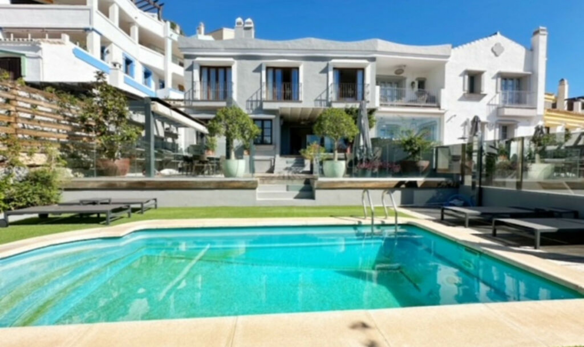 Resale - House -
La Heredia
