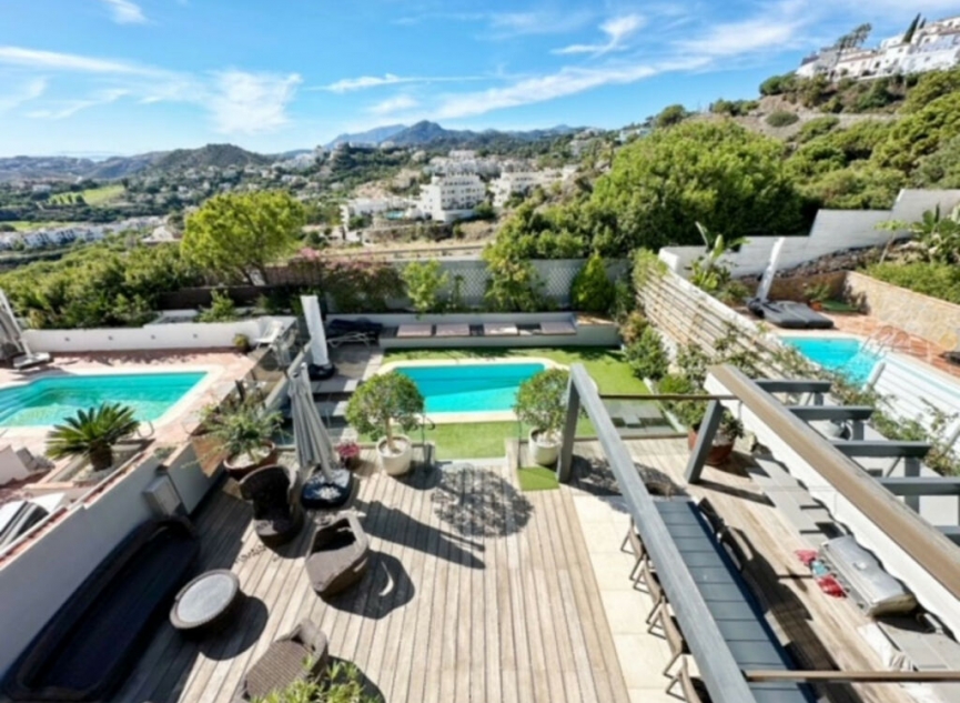 Resale - House -
La Heredia