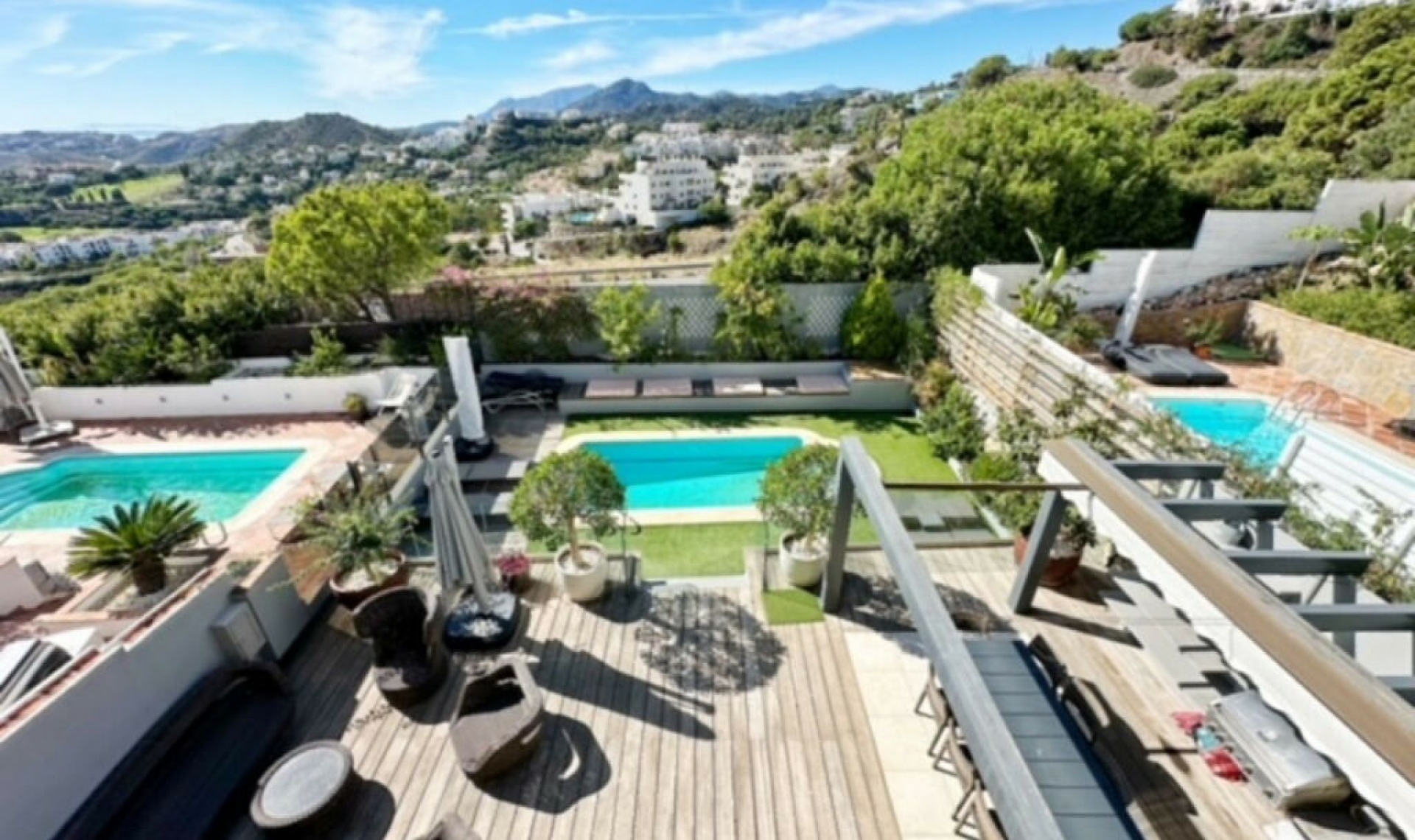 Resale - House -
La Heredia