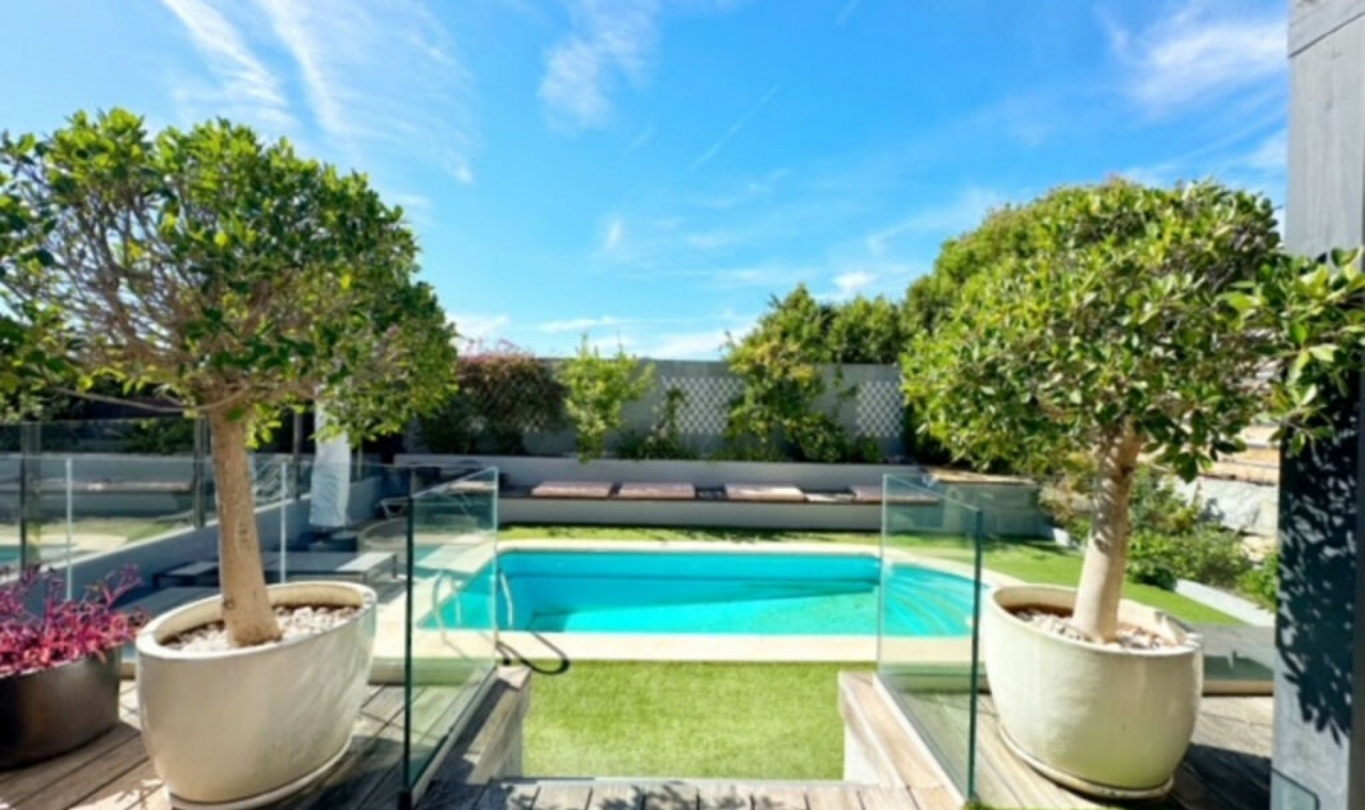 Resale - House -
La Heredia