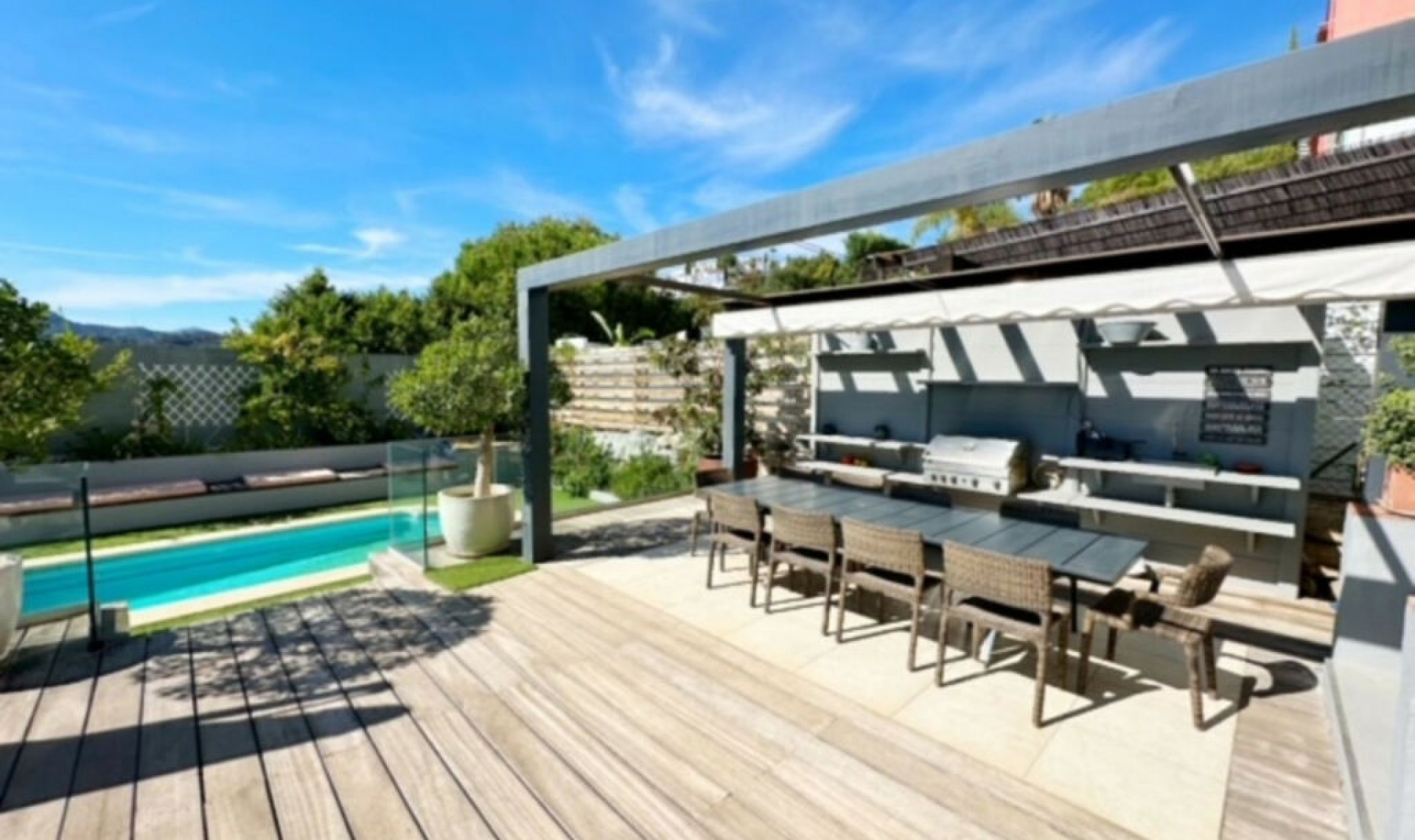 Resale - House -
La Heredia