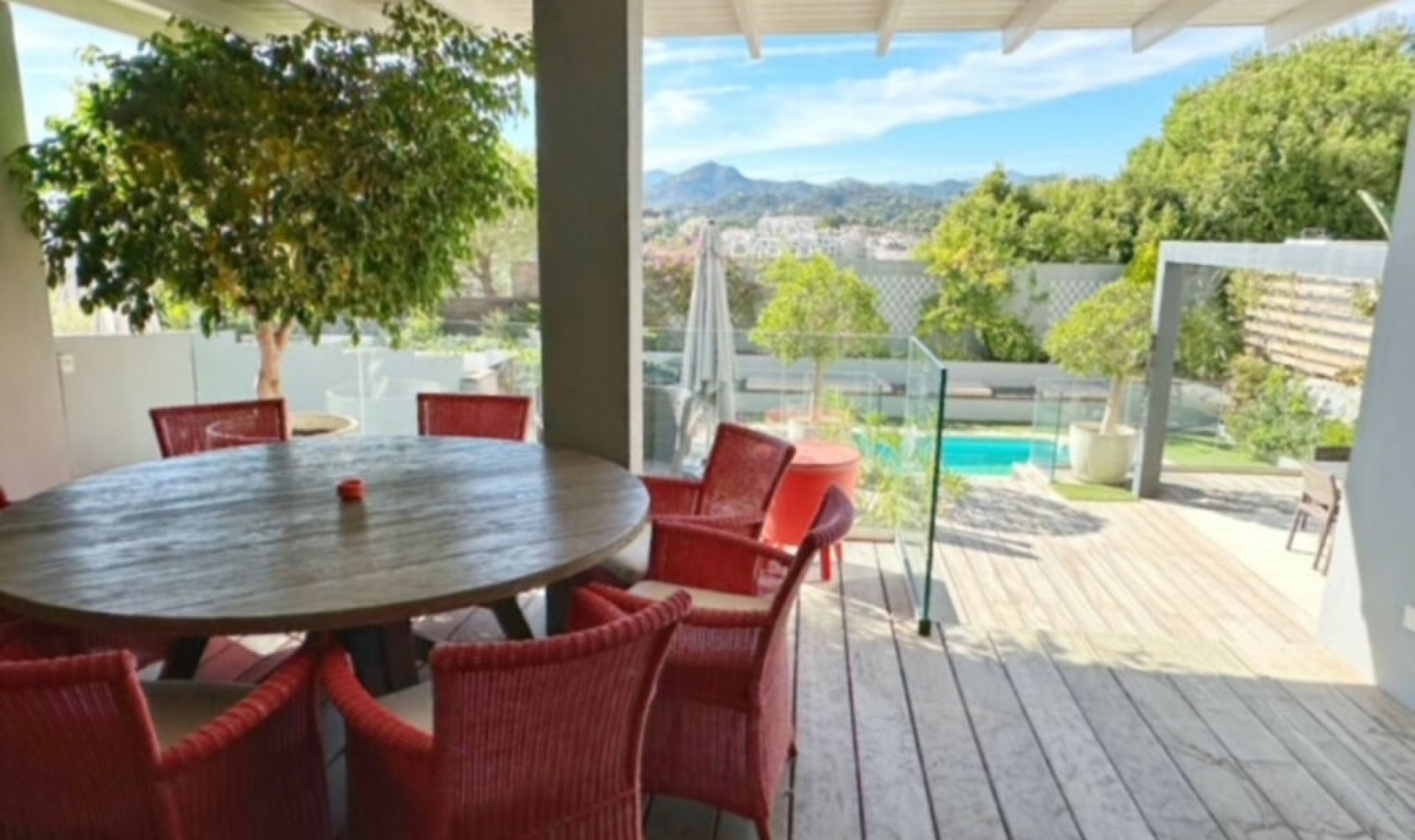 Resale - House -
La Heredia