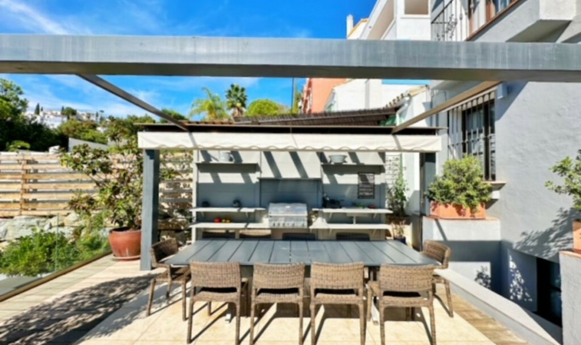 Resale - House -
La Heredia