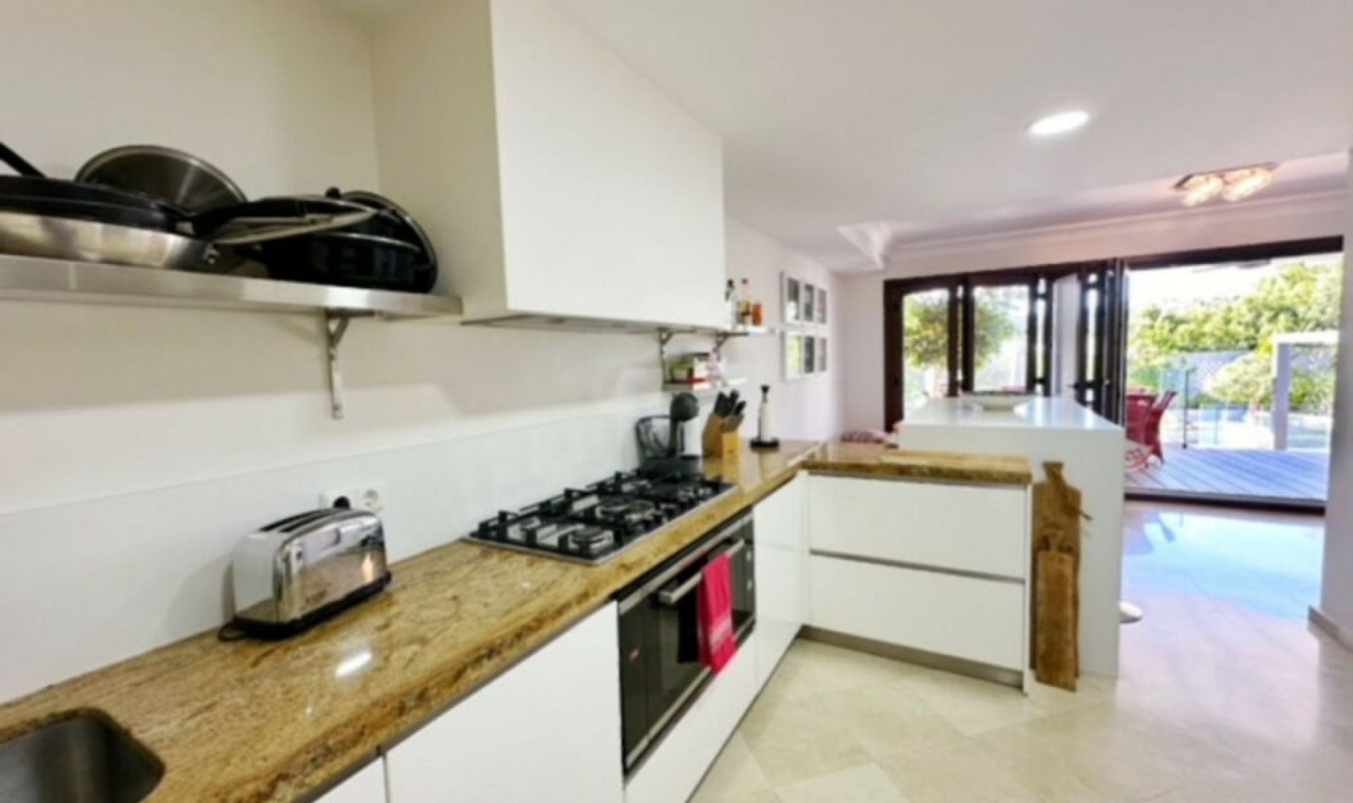 Resale - House -
La Heredia
