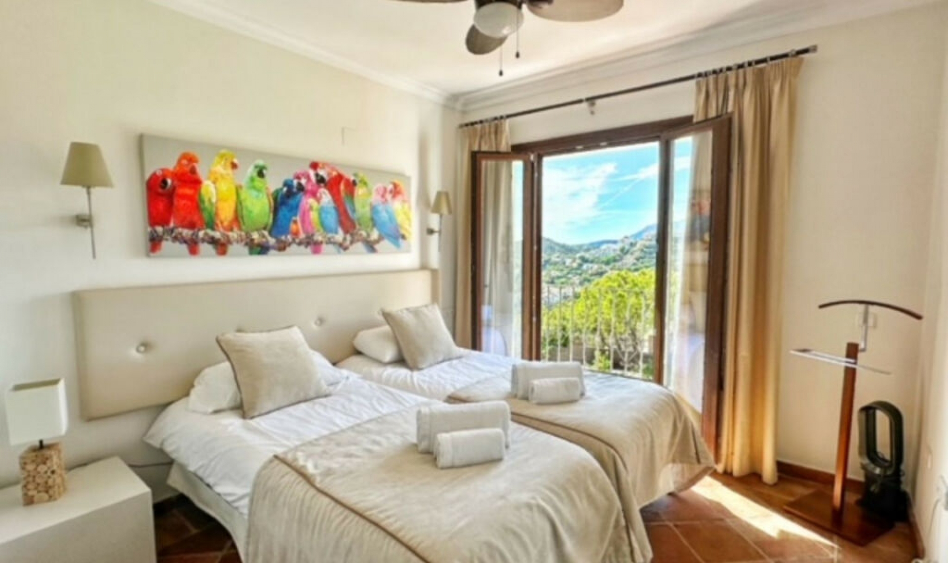 Resale - House -
La Heredia