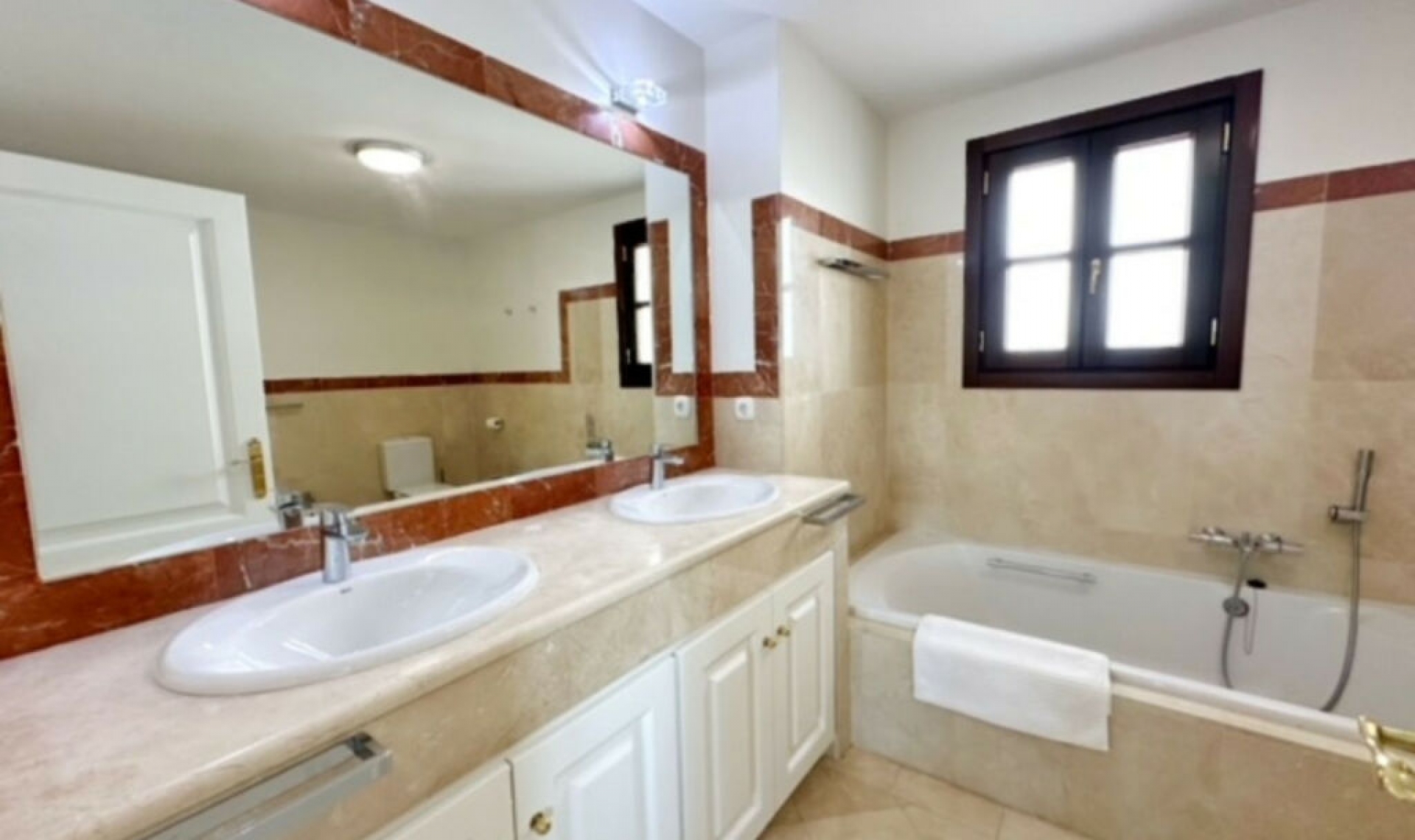 Resale - House -
La Heredia